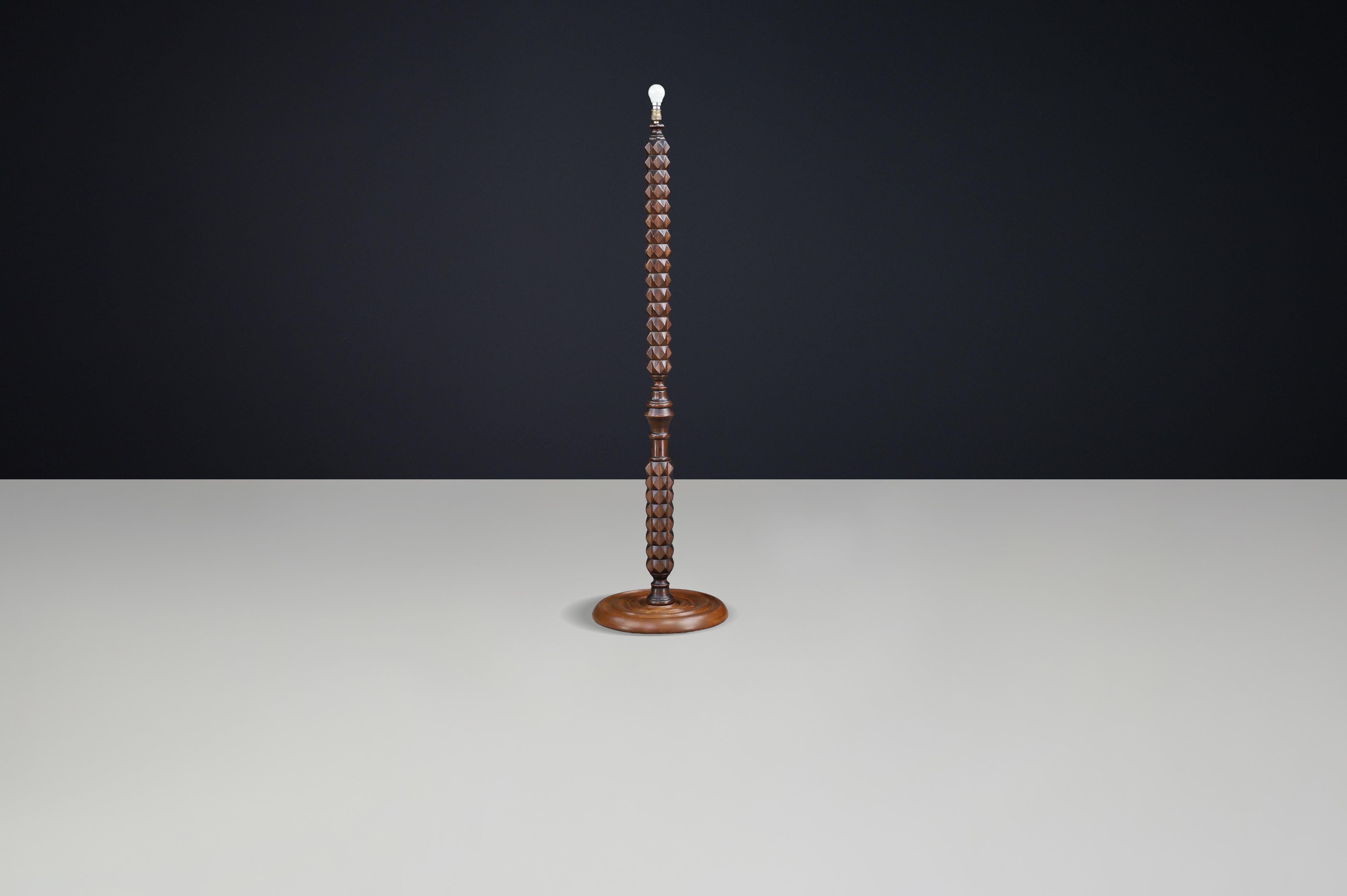 Oak Floor Lamp in the Style of Charles Dudouyt, France, 1940s

An authentic French 1940s oak floor lamp with original wiring and bayonet fitting — a sculptural statement piece that blends rustic charm with refined craftsmanship.

This striking oak