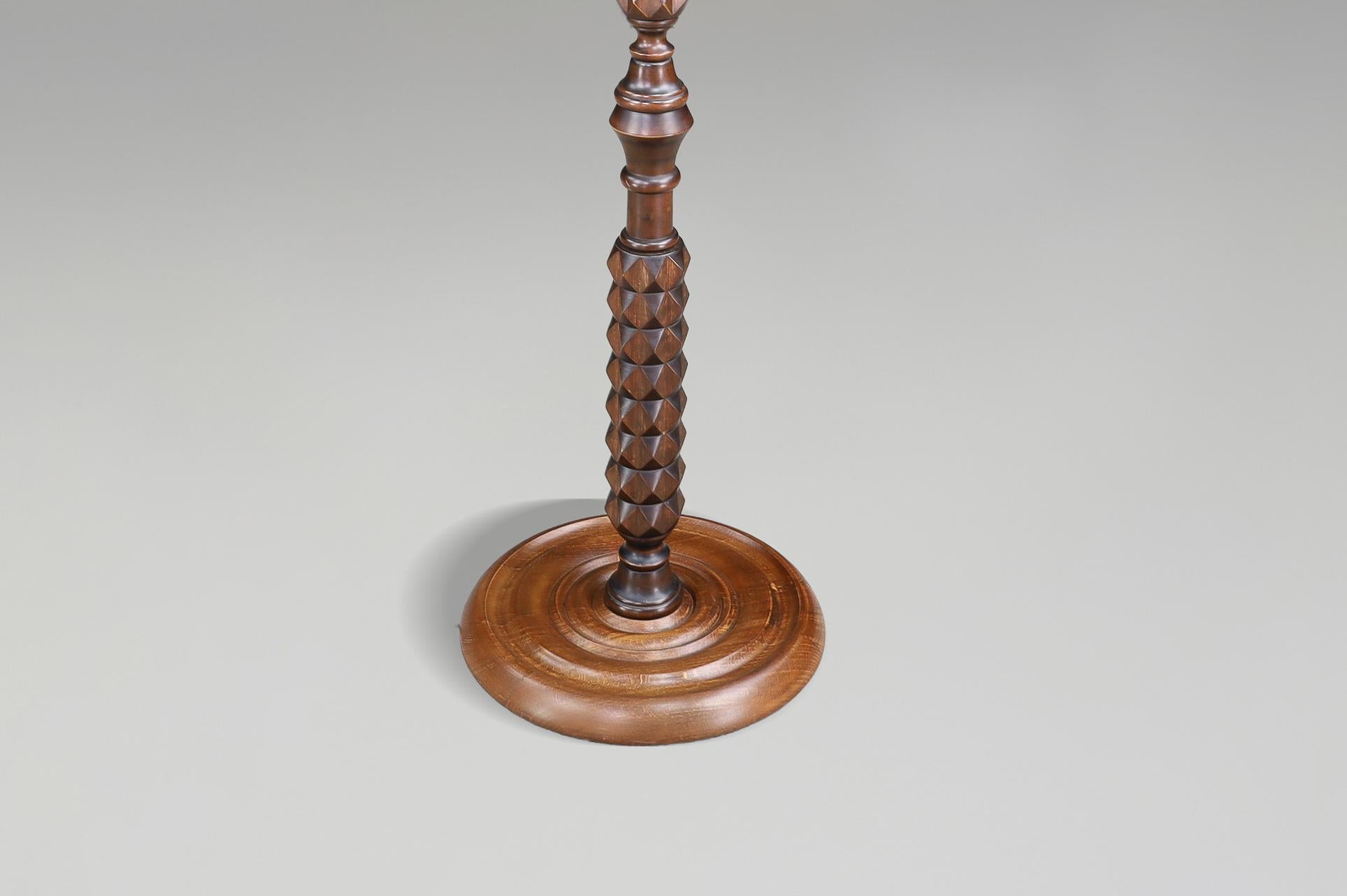 Lámpara de pie de roble al estilo de Charles Dudouyt, Francia, años 40 en venta 1