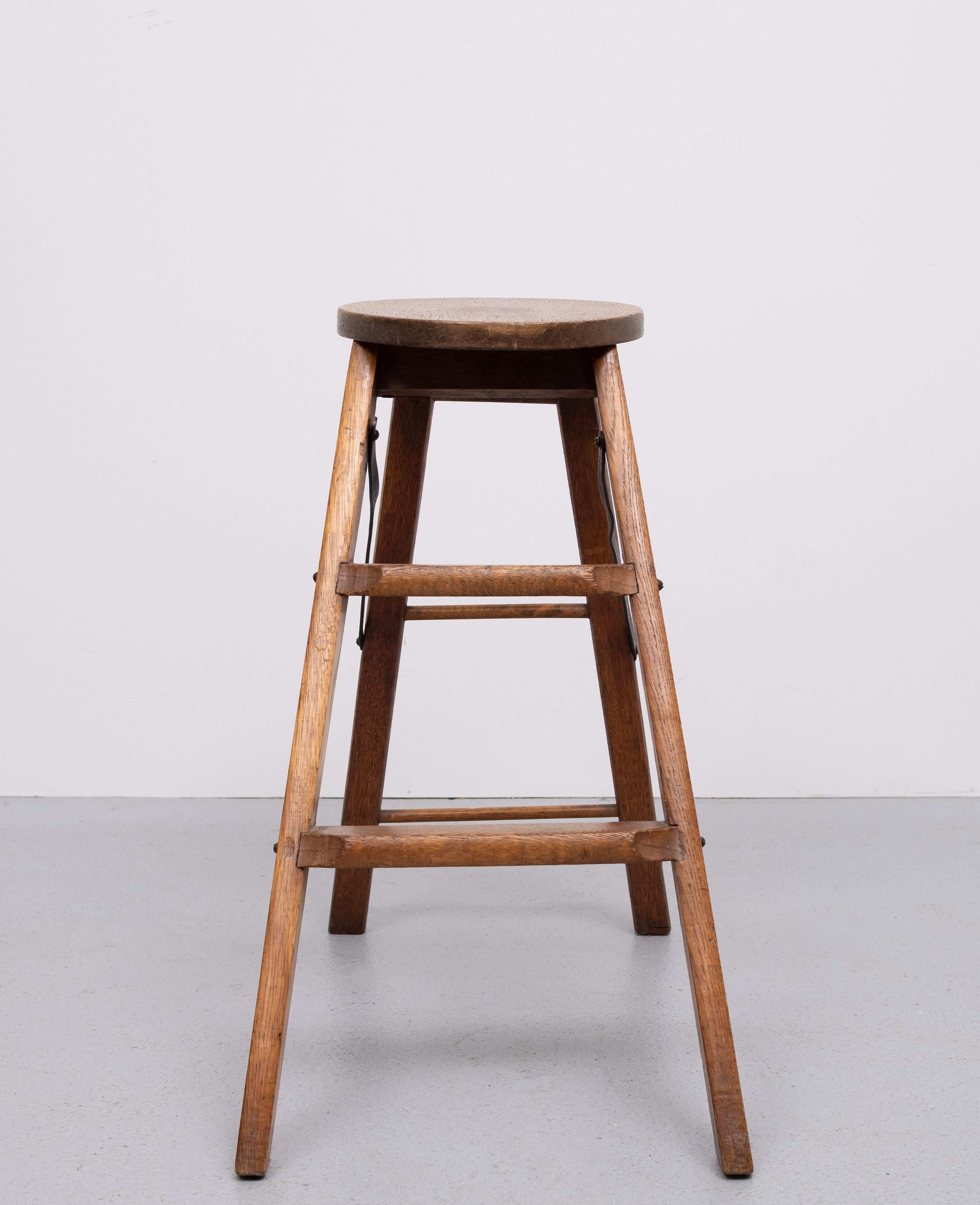 Néerlandais Escalier de bibliothèque ou tabouret pliant en Oak 1950s Holland en vente