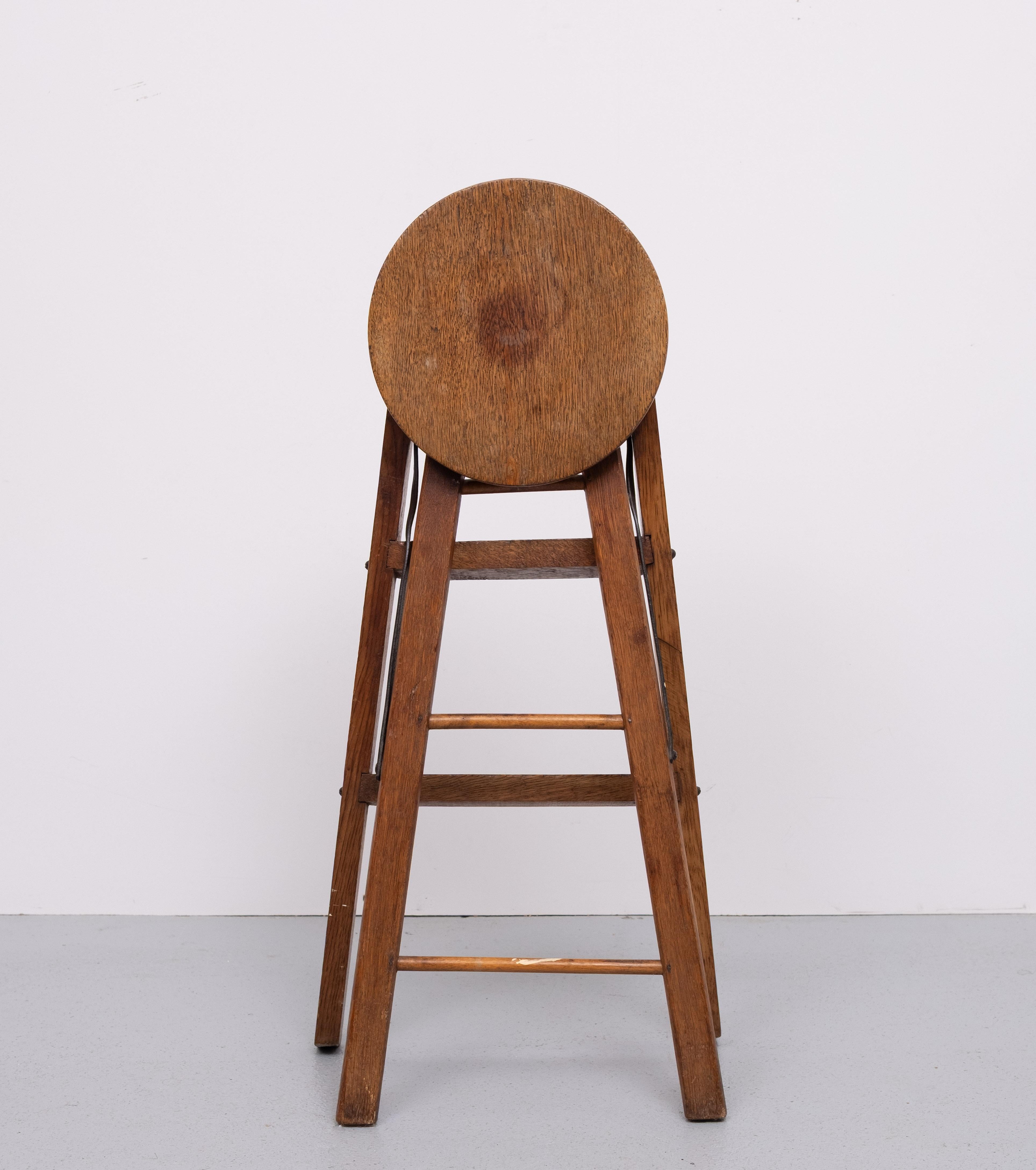 Chêne Escalier de bibliothèque ou tabouret pliant en Oak 1950s Holland en vente