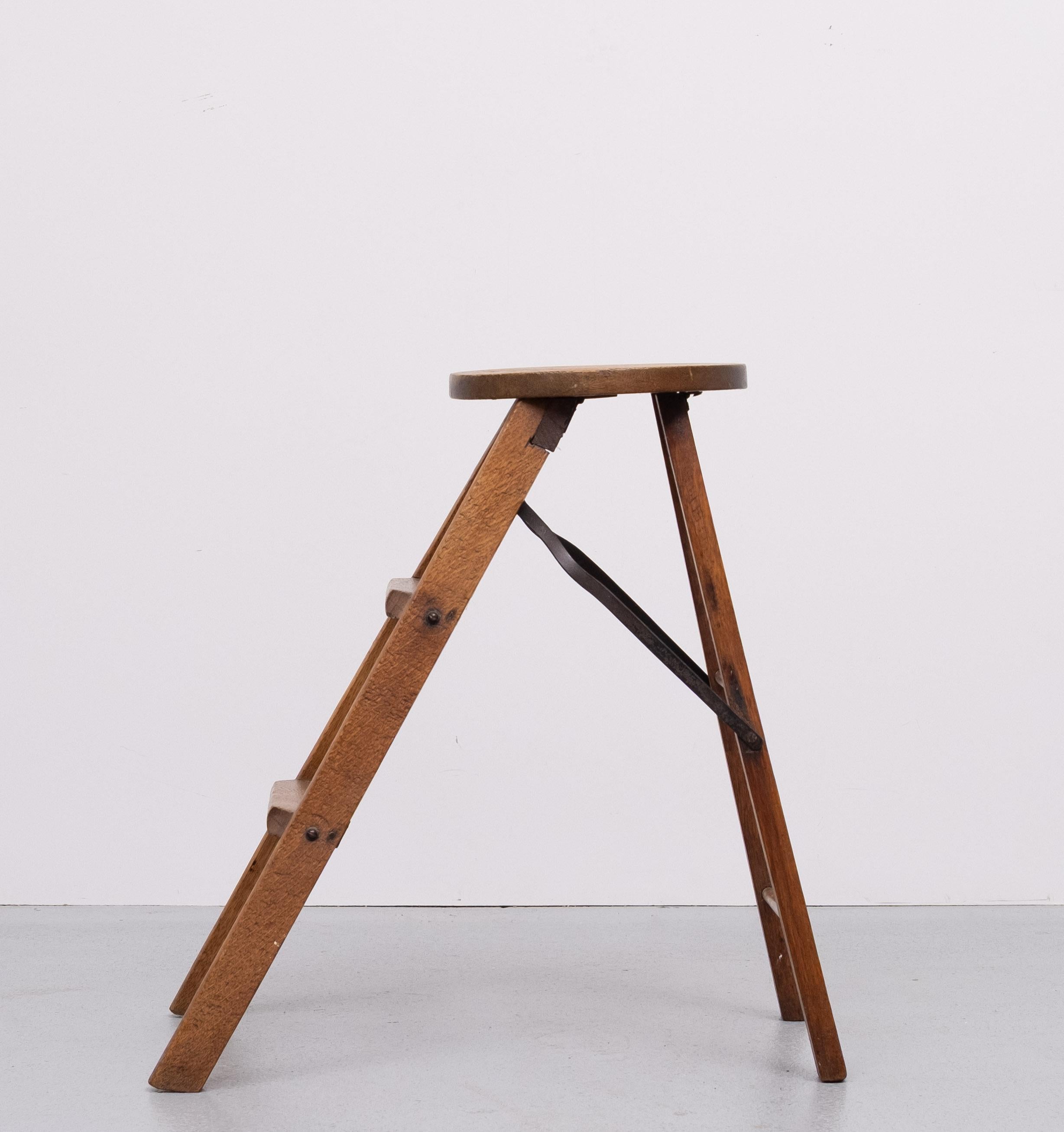 Escalier de bibliothèque ou tabouret pliant en Oak 1950s Holland en vente 1