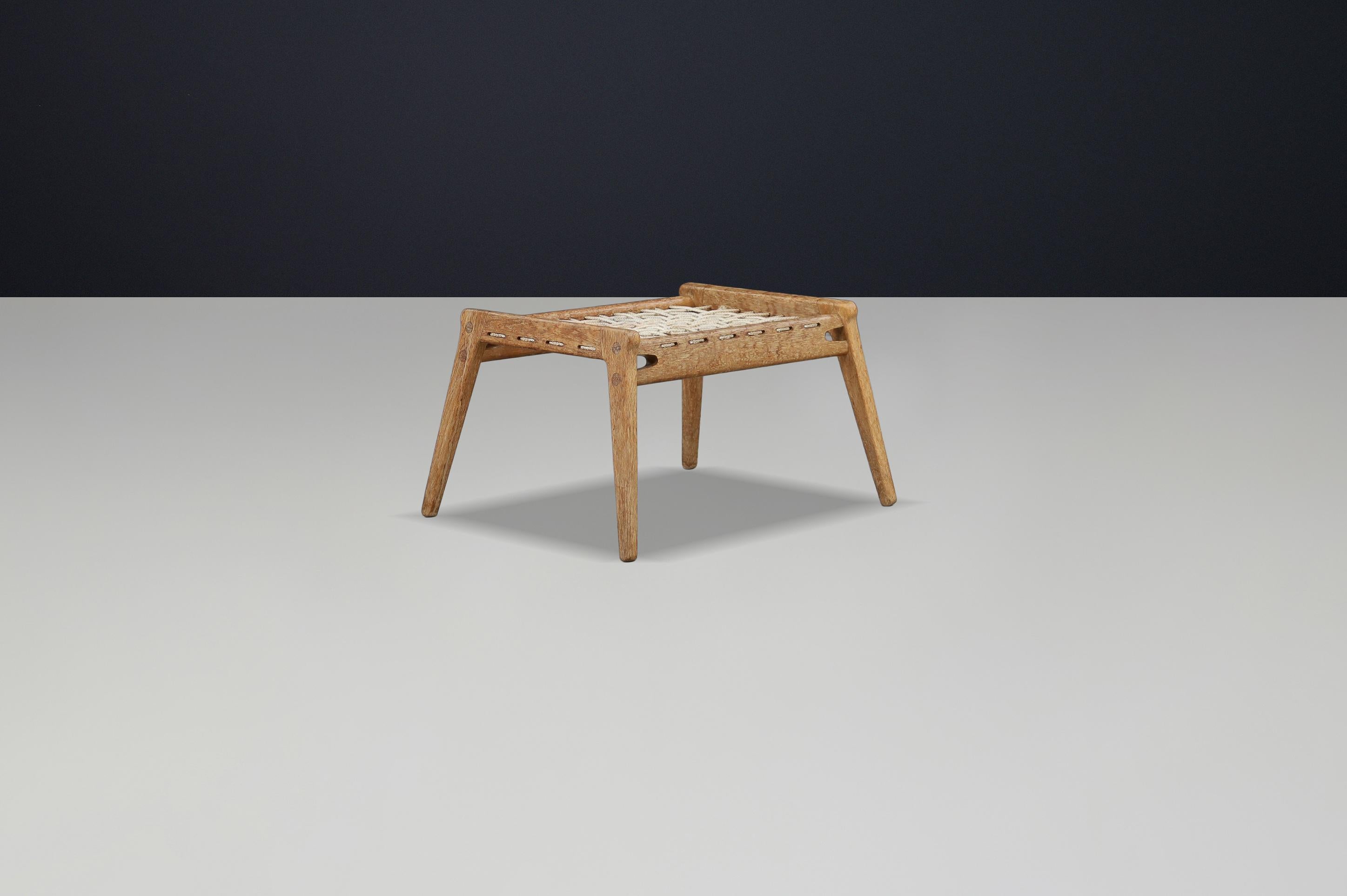 Eichenfußhocker von Heinz Heger für PGH Erzgebirge, Annaberg-Buchholz, 1960er Jahre (Moderne der Mitte des Jahrhunderts) im Angebot