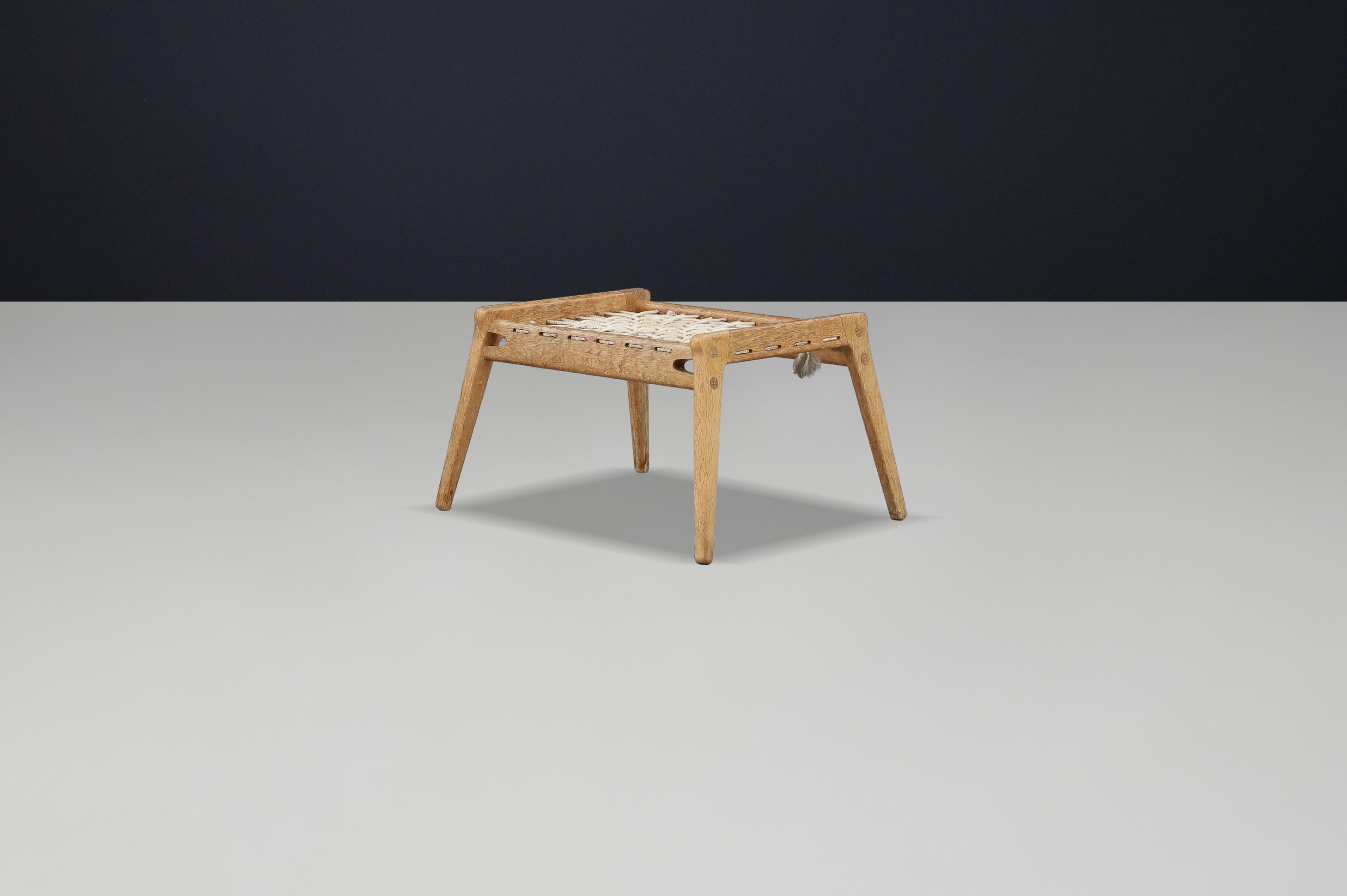 Eichenfußhocker von Heinz Heger für PGH Erzgebirge, Annaberg-Buchholz, 1960er Jahre (Deutsch) im Angebot