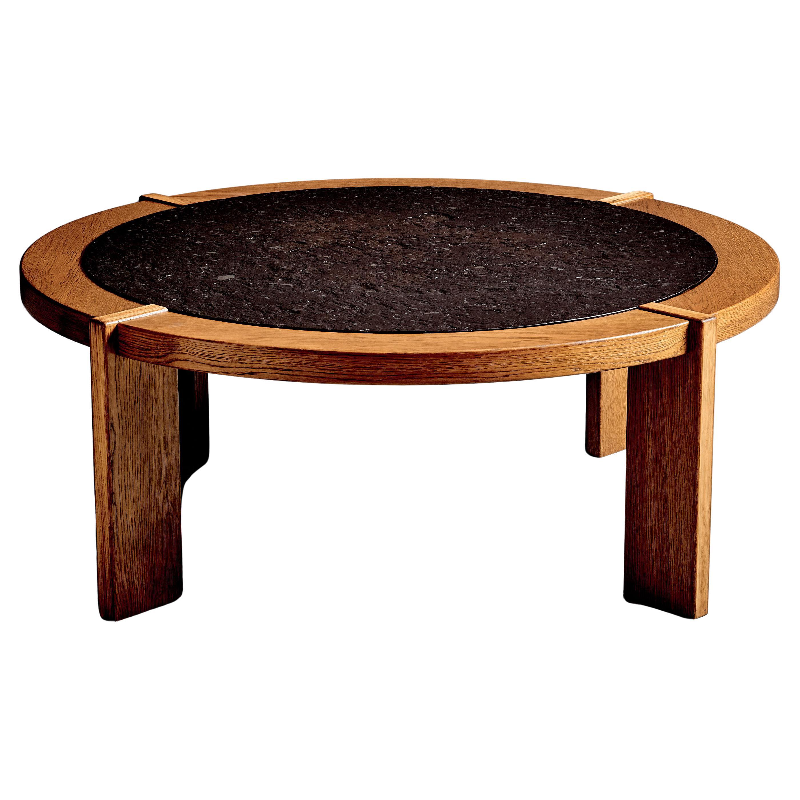 Eichengestell Couchtisch mit Schiefereinlage, Frankreich 1970er im Angebot