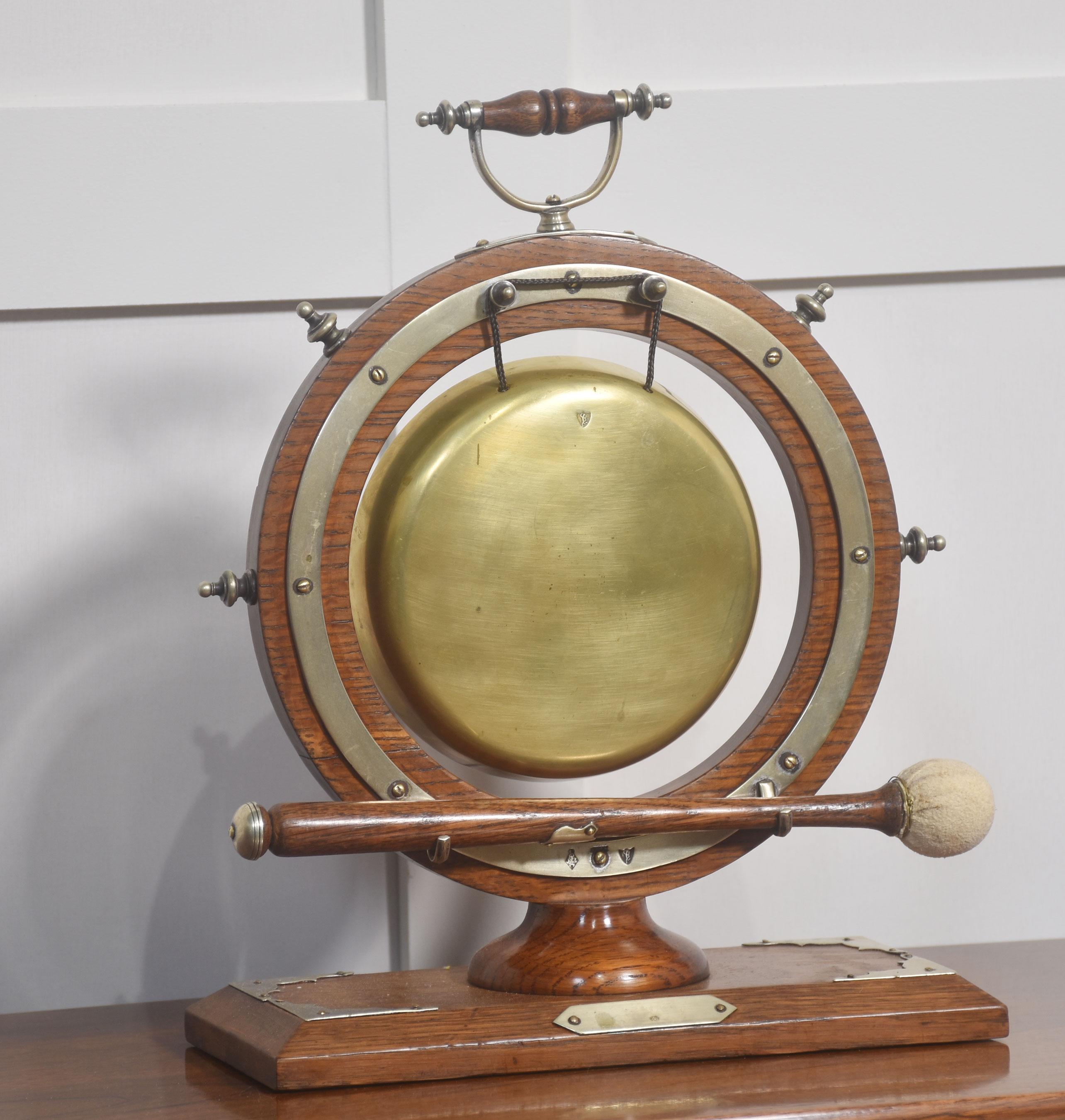 20ième siècle Gong nautique encadré en Oak en vente