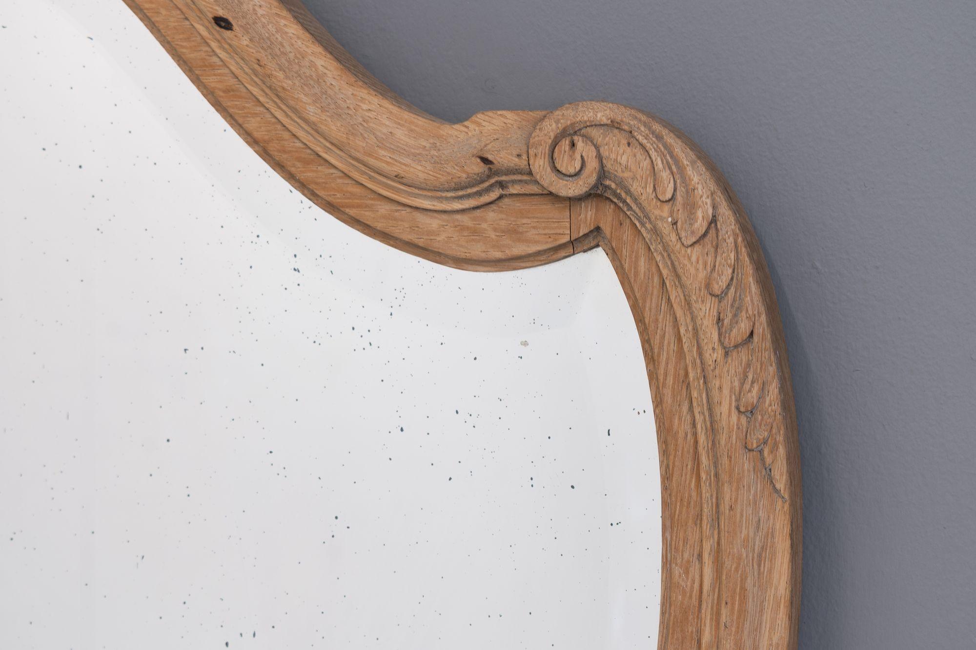 Oak Framed Shield Mirror In condizioni buone in vendita a London, England