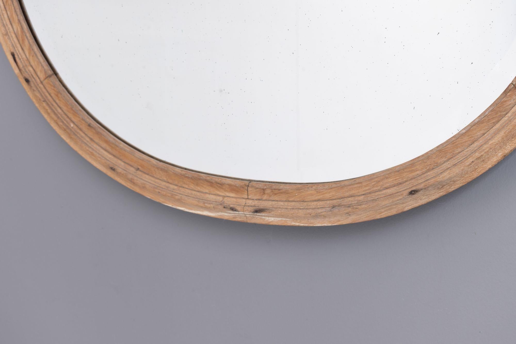 Inizio XX secolo Oak Framed Shield Mirror in vendita