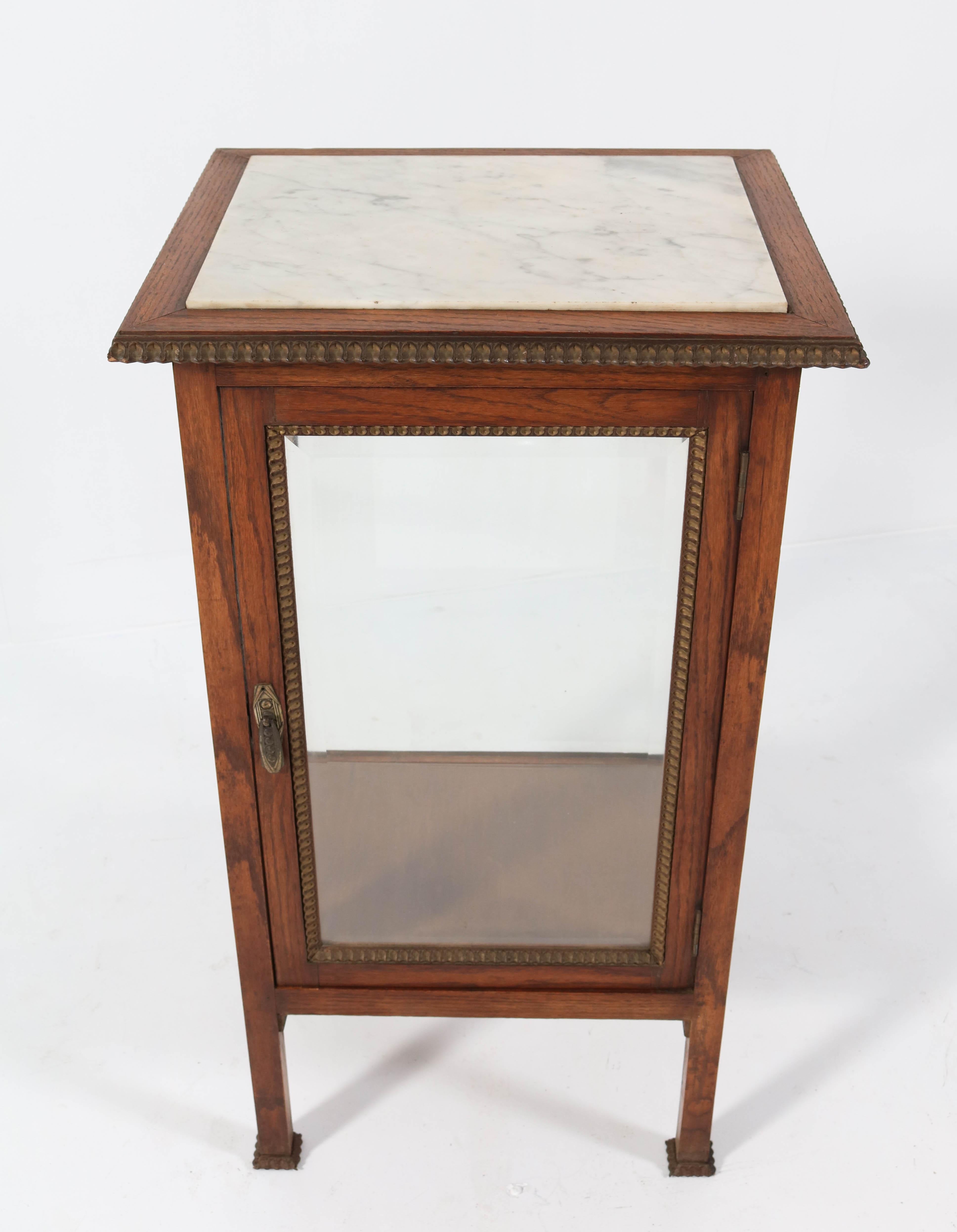 Wonderful and rare Art Deco display cabinet.
Striking French design from the thirties.
Solid oak with original beveled glass.
Original marble top.
In very good condition with minor wear consistent with age and use,
preserving a beautiful patina.
