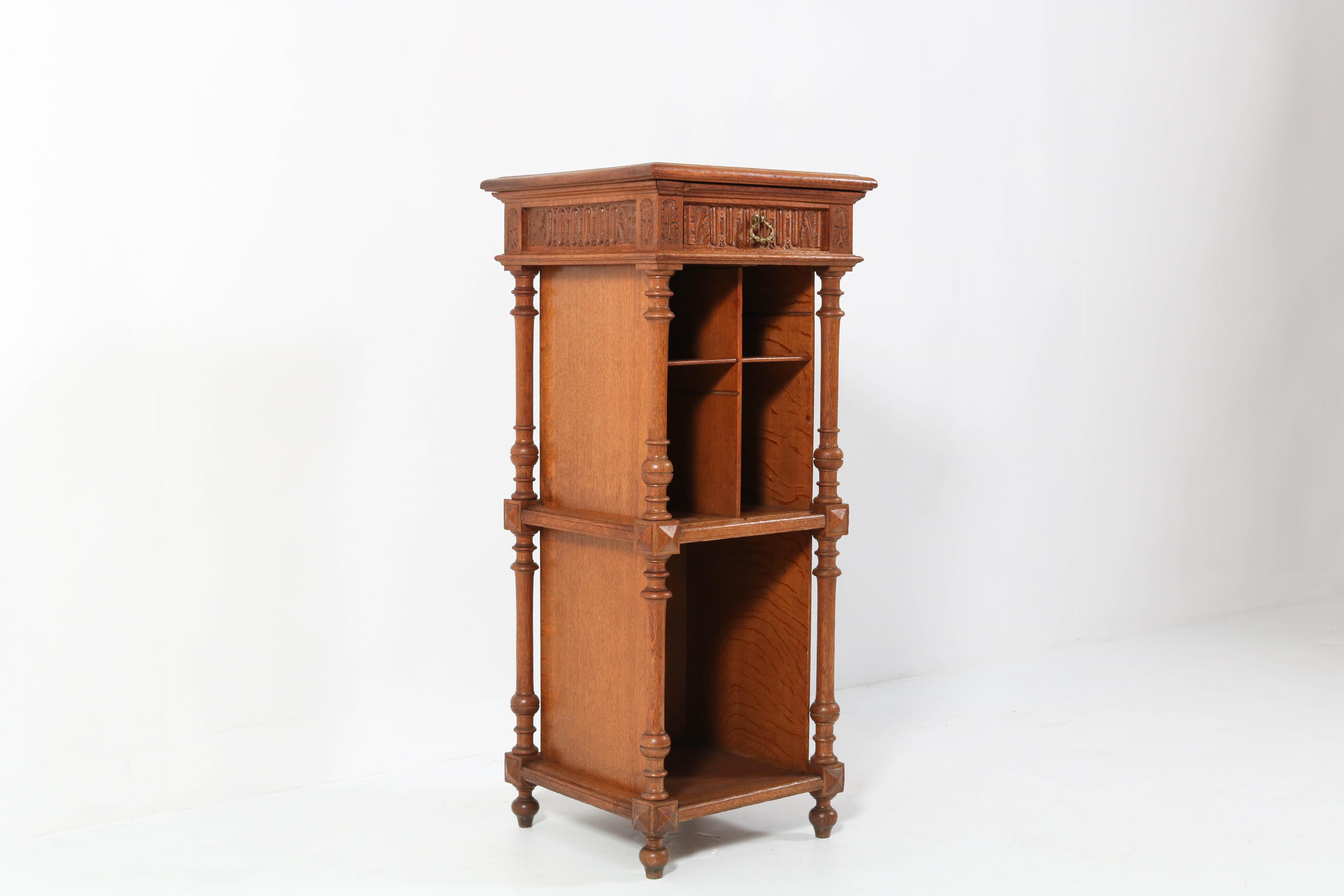 Oak French Henri II Cabinet, Late 19th Century In Good Condition For Sale In Amsterdam, NL