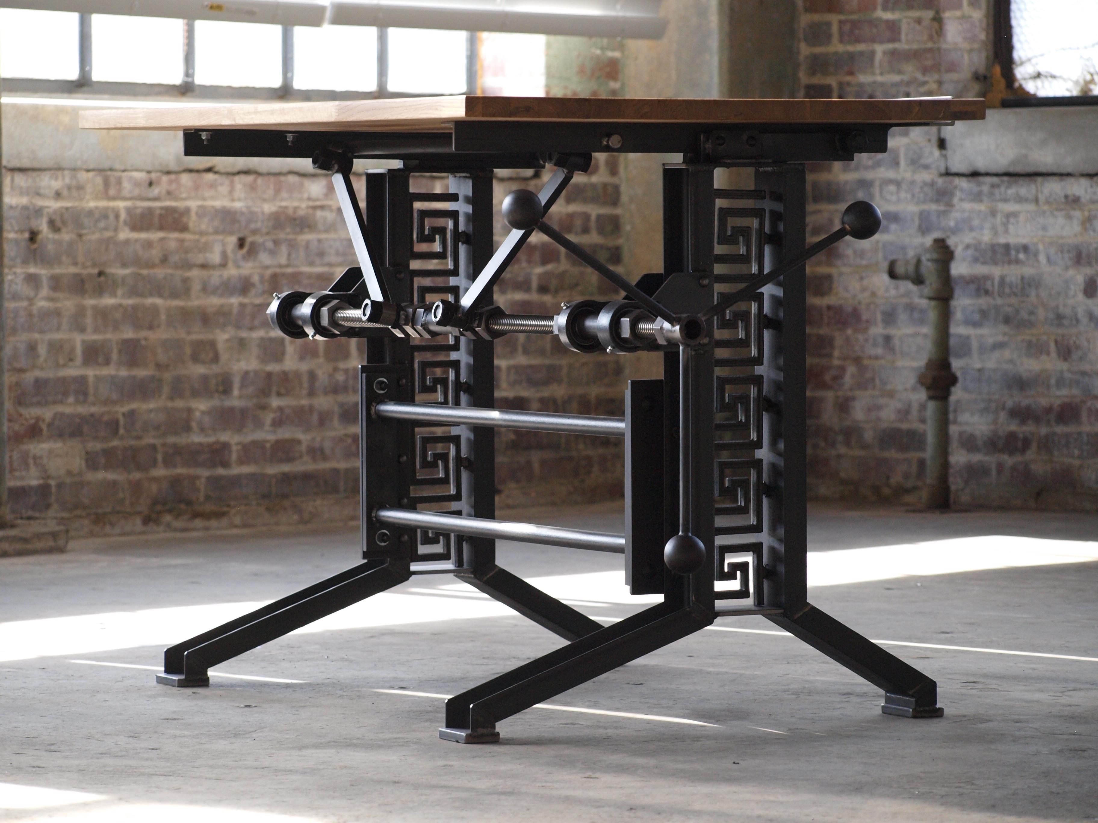EICHE Französisch Industrie Zeichnung Tisch Schreibtisch Tilt  Stahlsockel (Industriell) im Angebot