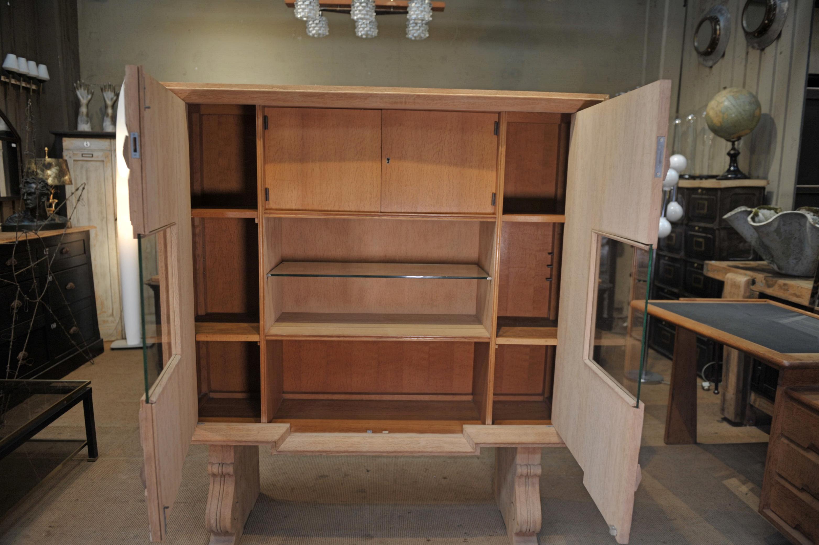 Oak French Modernist Bookcase Cabinet, circa 1940 For Sale 7