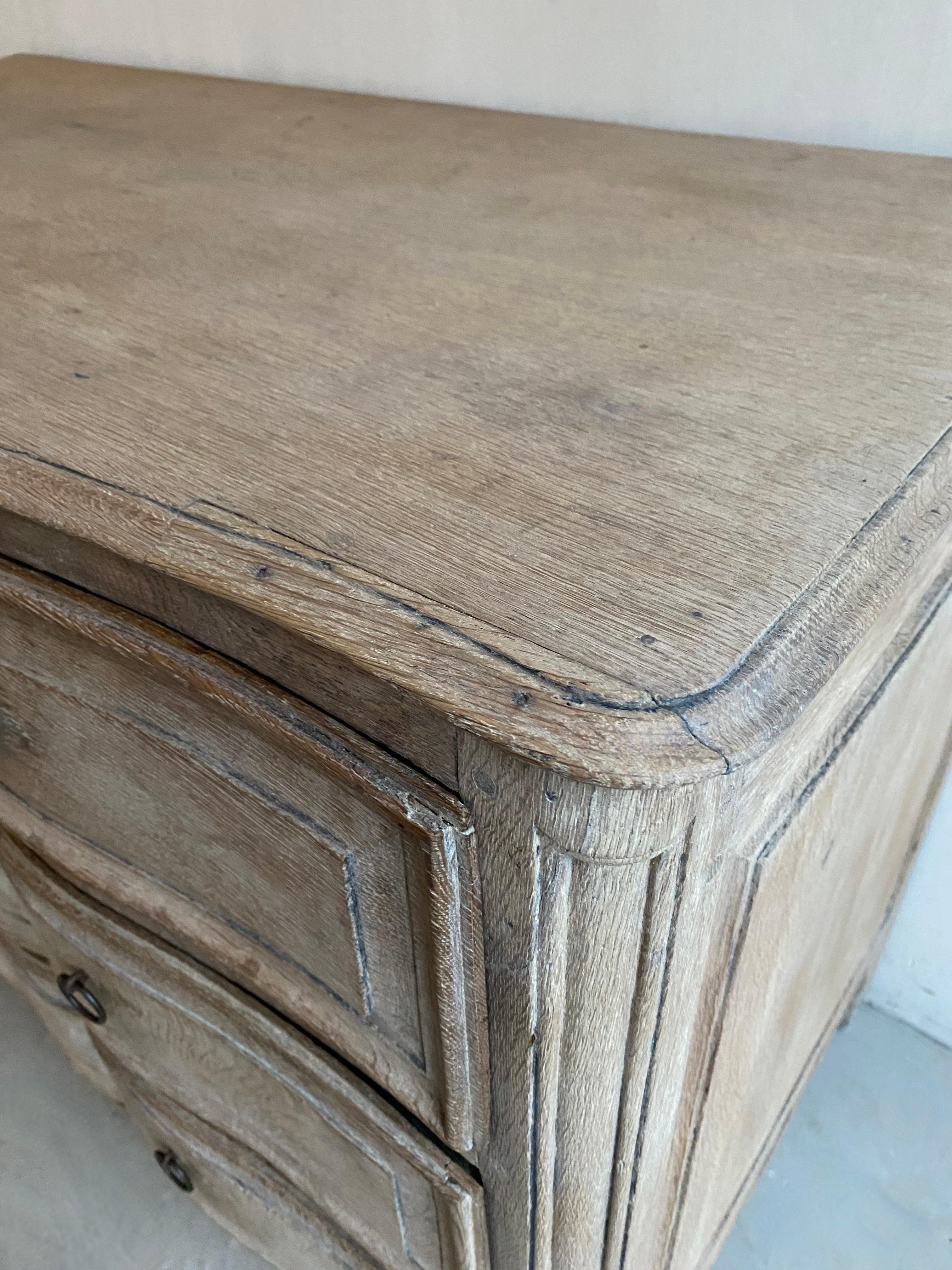 Bleached Oak Galbé Commode 18th C