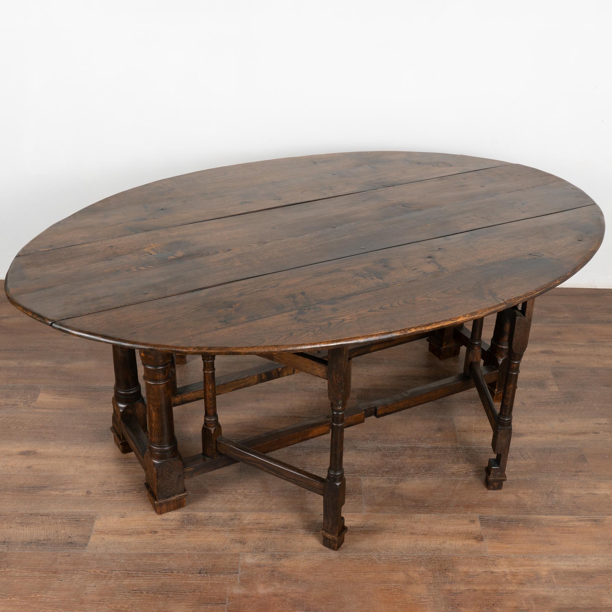 Oak Gate Leg Drop Leaf Wake Dining Table, England circa 1880-1900 For Sale 5