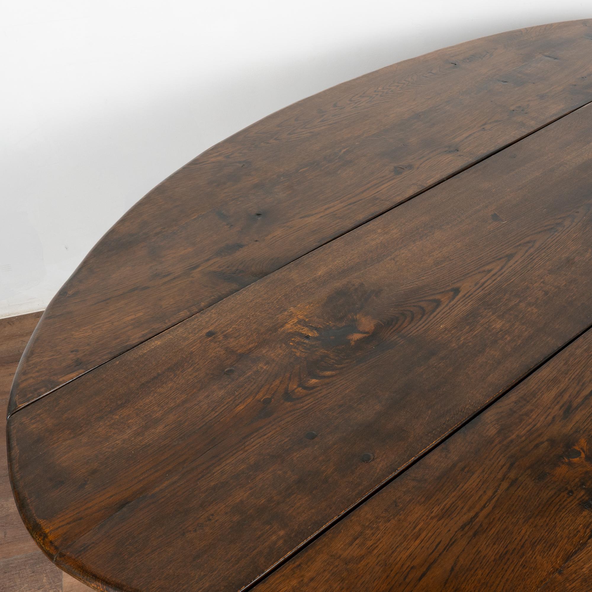 Oak Gate Leg Drop Leaf Wake Dining Table, England circa 1880-1900 For Sale 6
