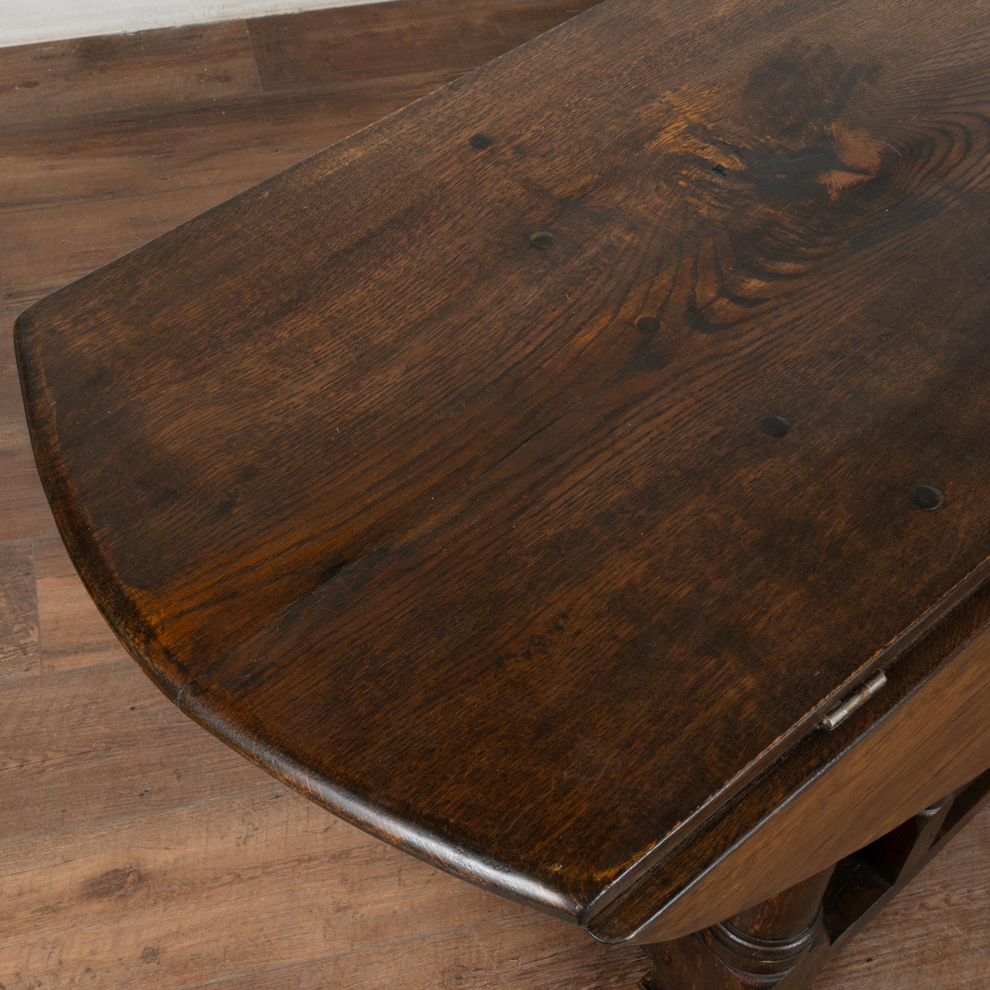 Oak Gate Leg Drop Leaf Wake Dining Table, England circa 1880-1900 For Sale 2