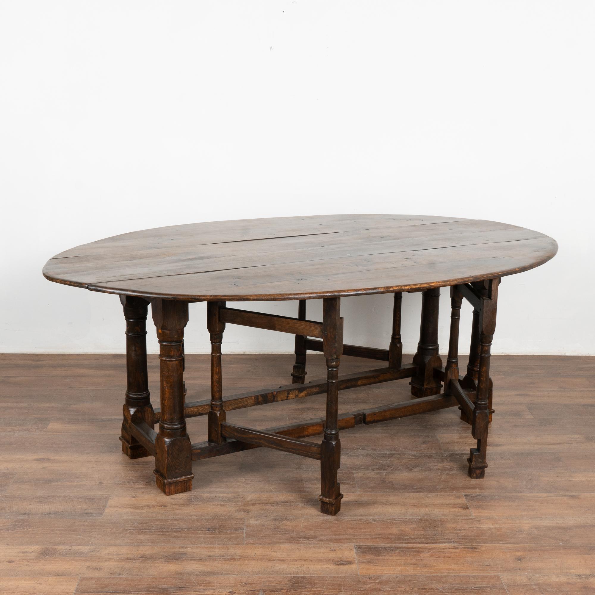 Oak Gate Leg Drop Leaf Wake Dining Table, England circa 1880-1900 For Sale 3