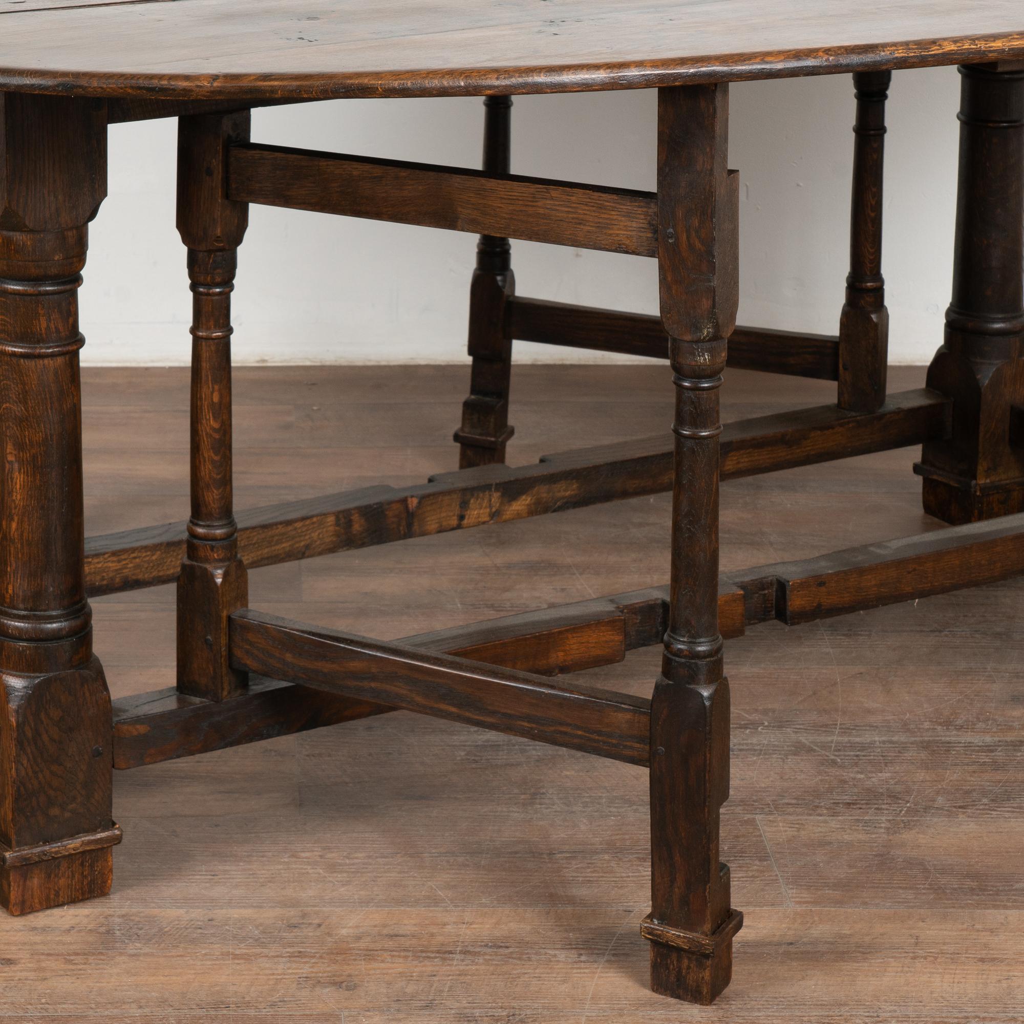 Oak Gate Leg Drop Leaf Wake Dining Table, England circa 1880-1900 For Sale 4