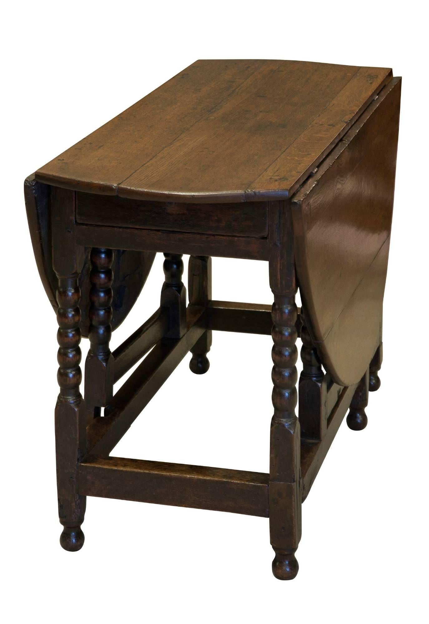 Oak Gate Leg Table In Good Condition For Sale In Salisbury, GB