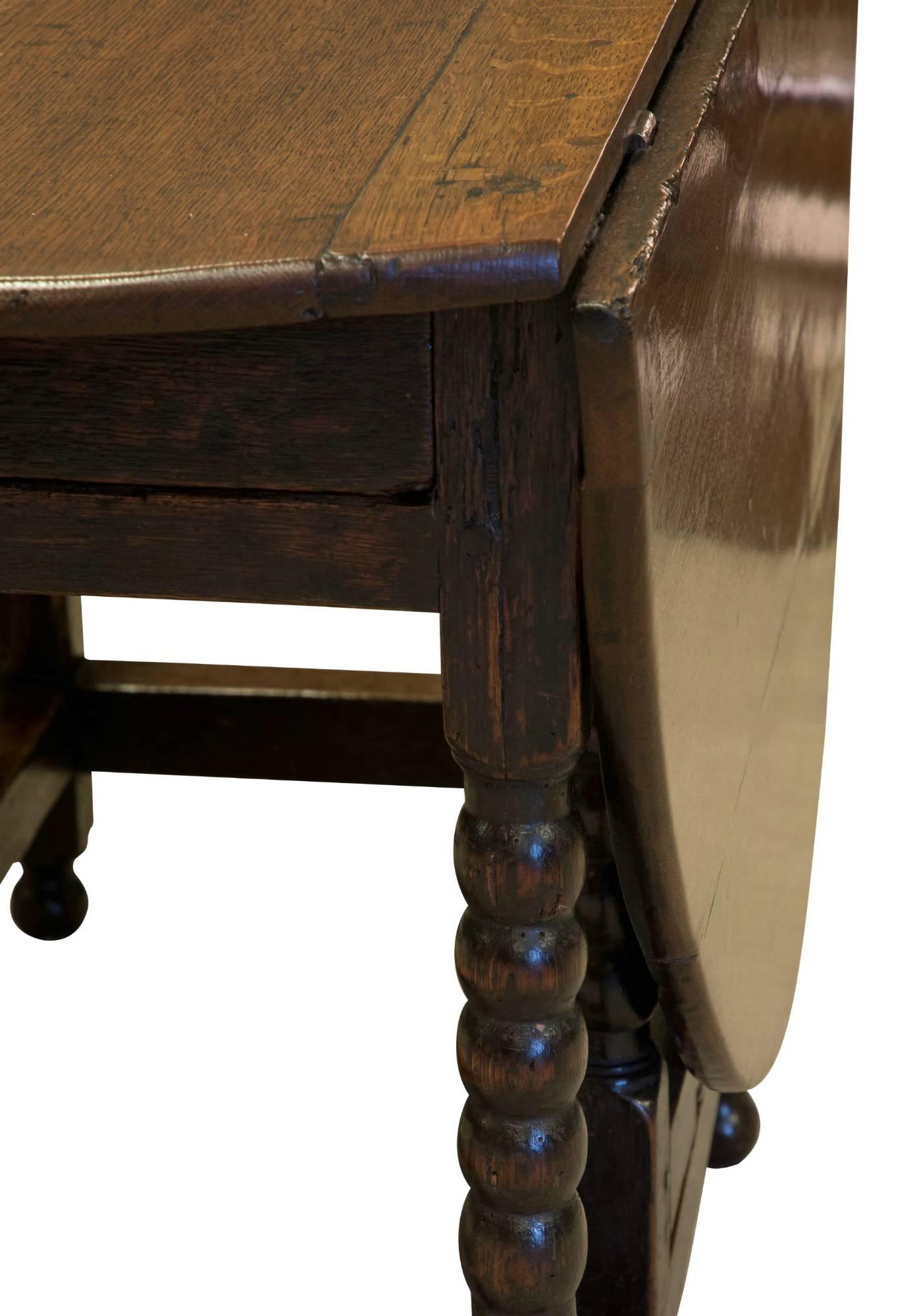Oak Gate Leg Table (Fr�ühes 18. Jahrhundert) im Angebot