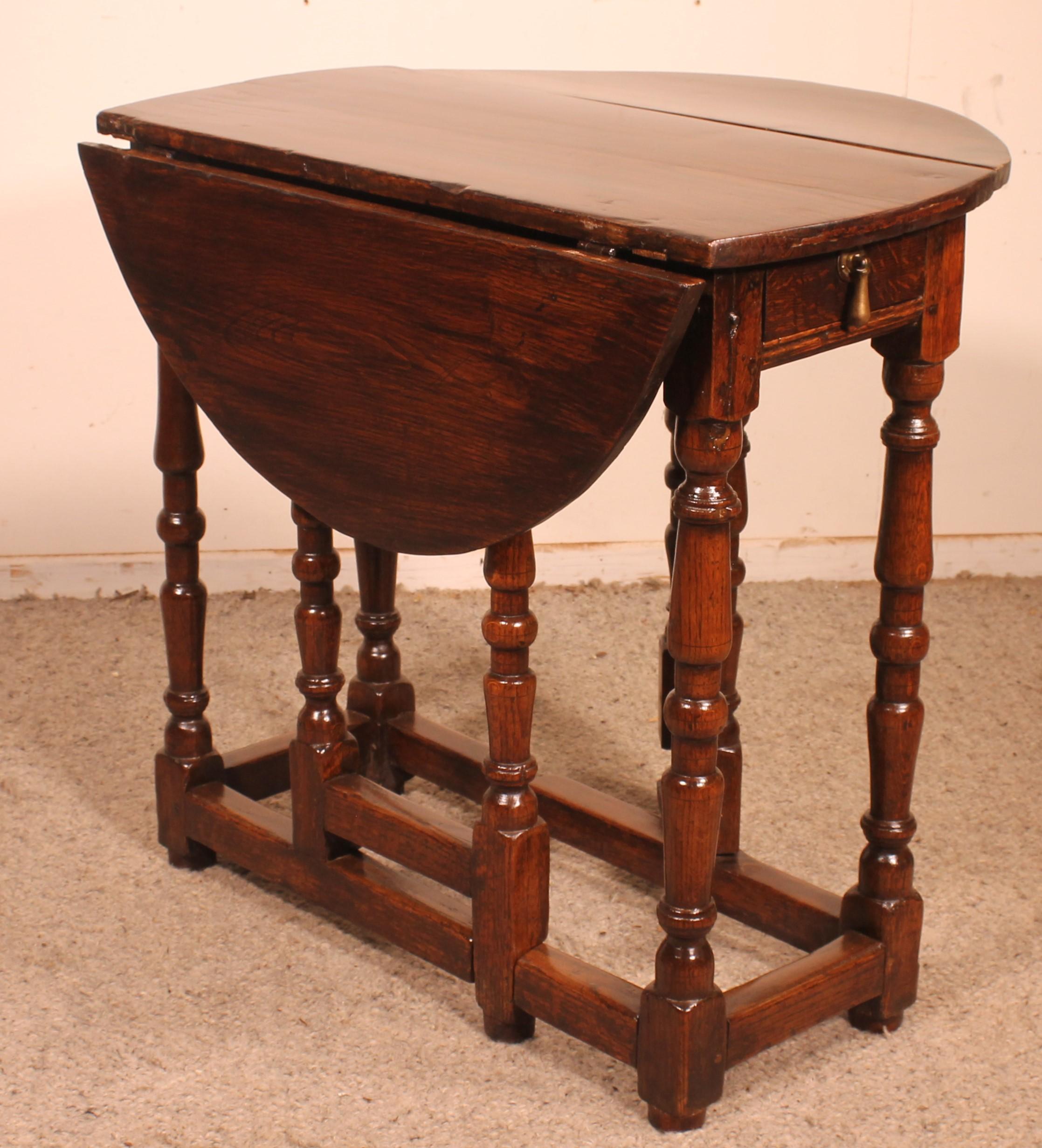 Gateleg-Tisch aus Eichenholz, frühes 18. Jahrhundert 5