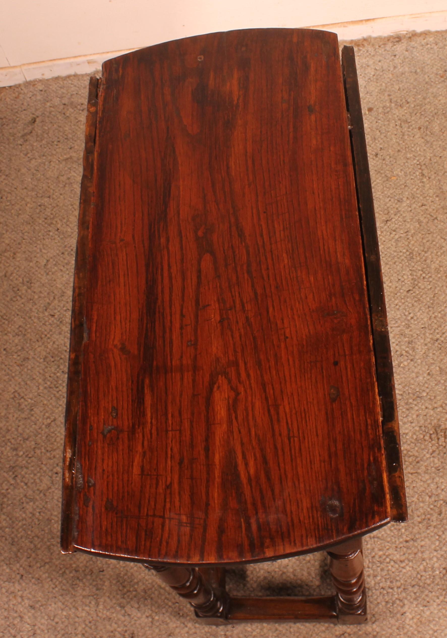 Oak Gateleg Table Early 18th Century For Sale 7