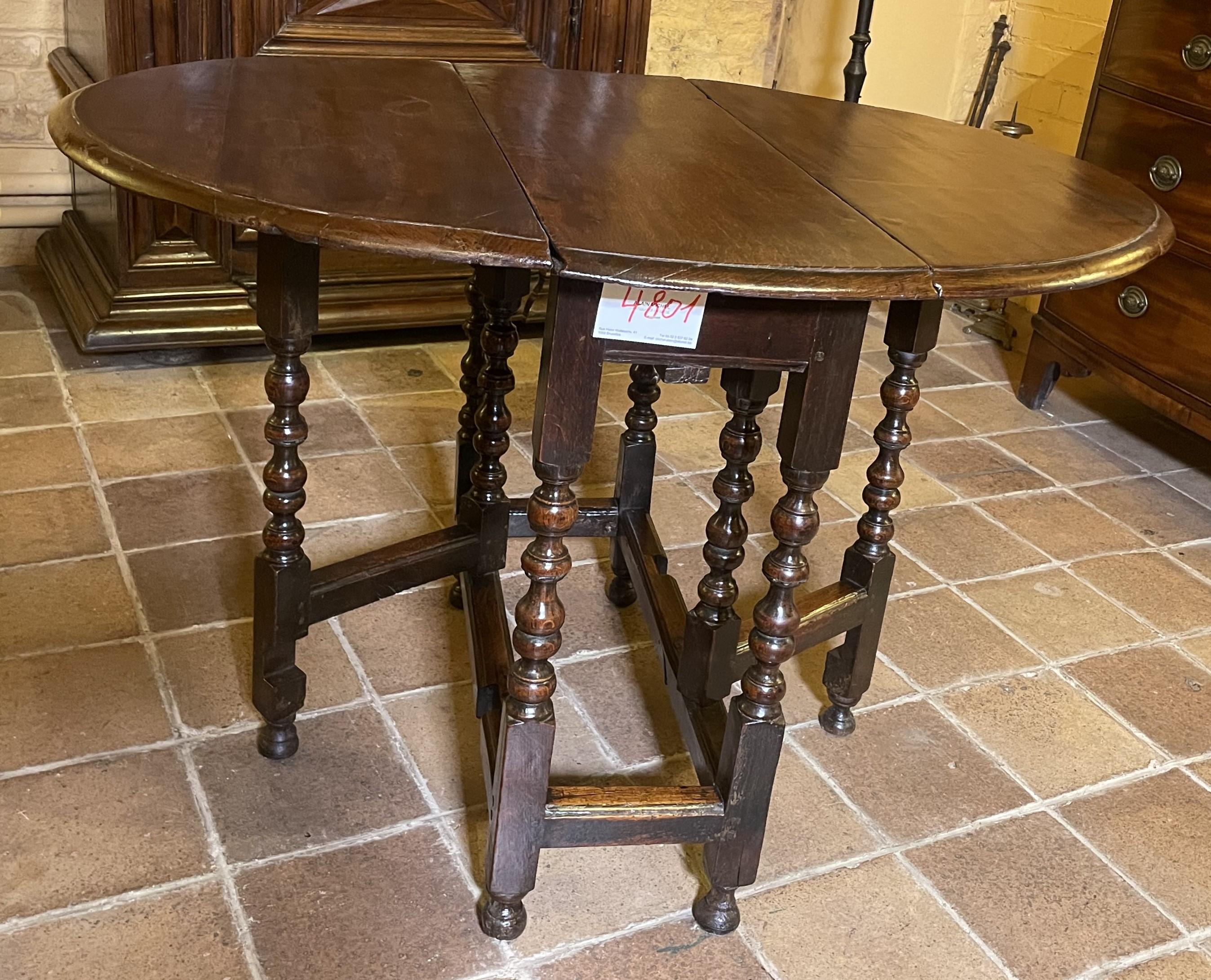 Oak Gateleg Table From The 17th Century For Sale 4
