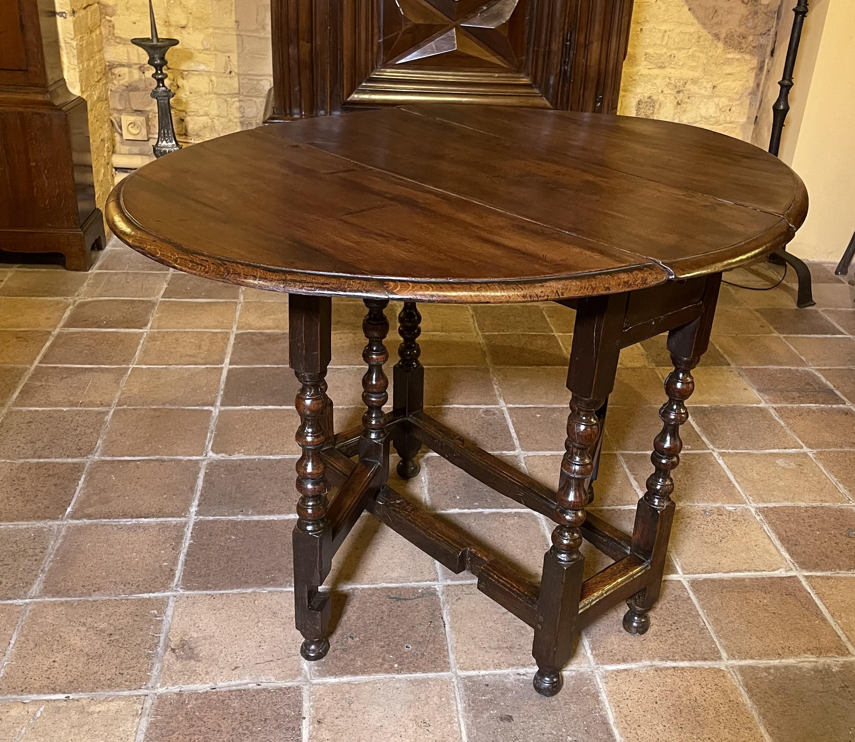 Oak Gateleg Table From The 17th Century For Sale 3
