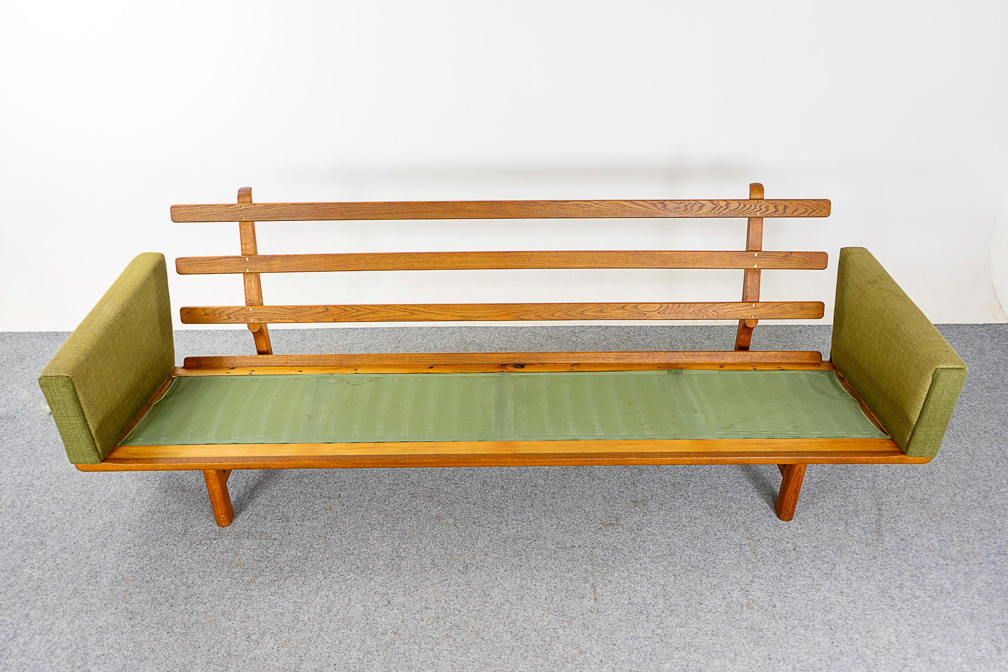 Mid-20th Century Oak GE-236 Sofa by Hans Wegner for Getama For Sale