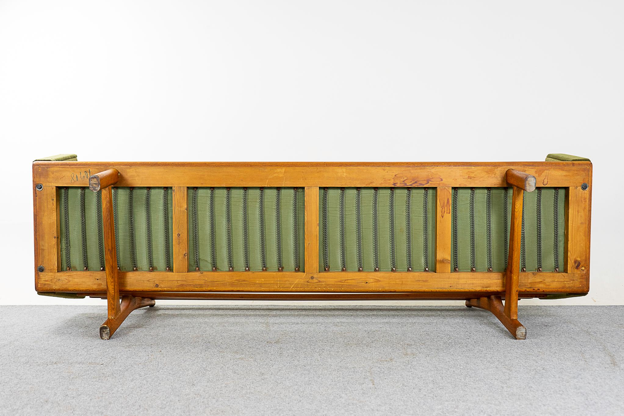 Fabric Oak GE-236 Sofa by Hans Wegner for Getama For Sale