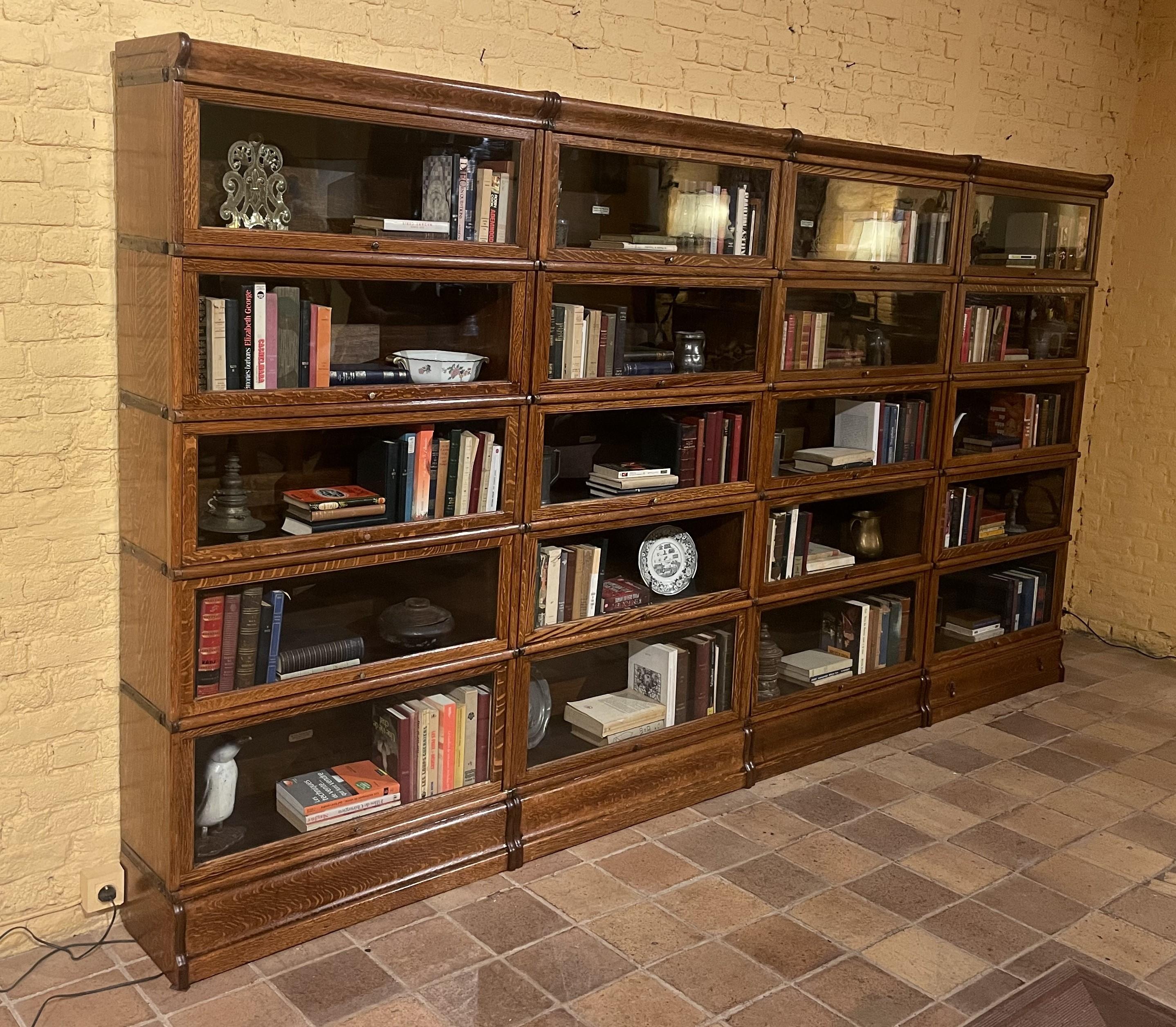 Globe Wernicke Bücherregal, bestehend aus 4 Bücherregalen - 19. (Britisch) im Angebot
