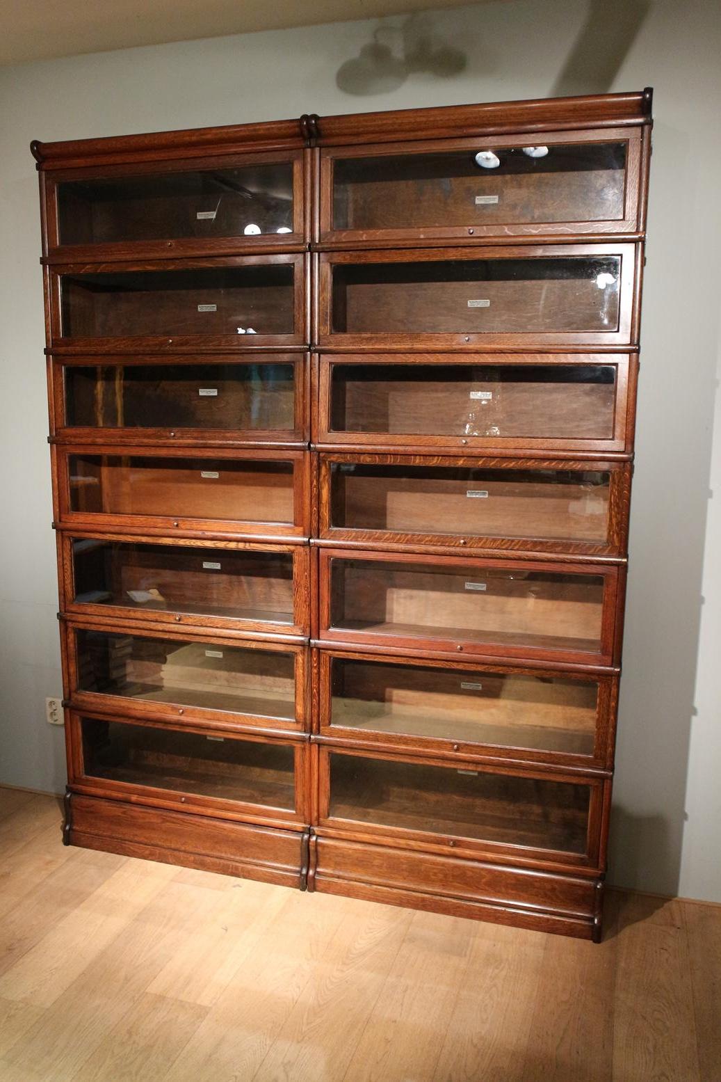 Oak Globe Wernicke bookcase in good original condition. These are stackable bookcases that can be placed in different configurations.

Origin: England, London

Period: 1895-1910

Dimensions W.172 x H. 220 x D.25cm (inner depth 20 cm).