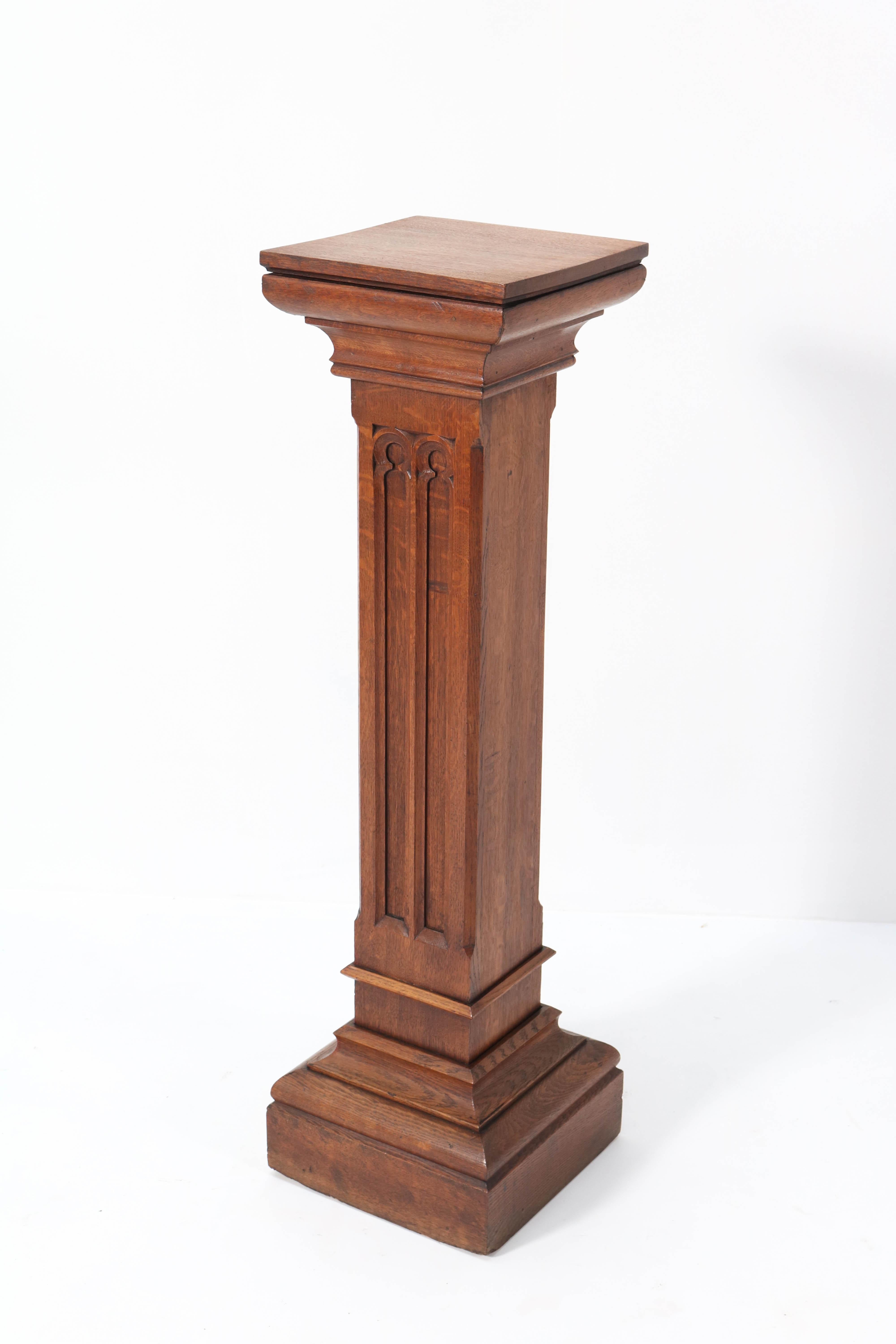 Oak Gothic Revival Carved Pedestal, 1900s In Good Condition In Amsterdam, NL
