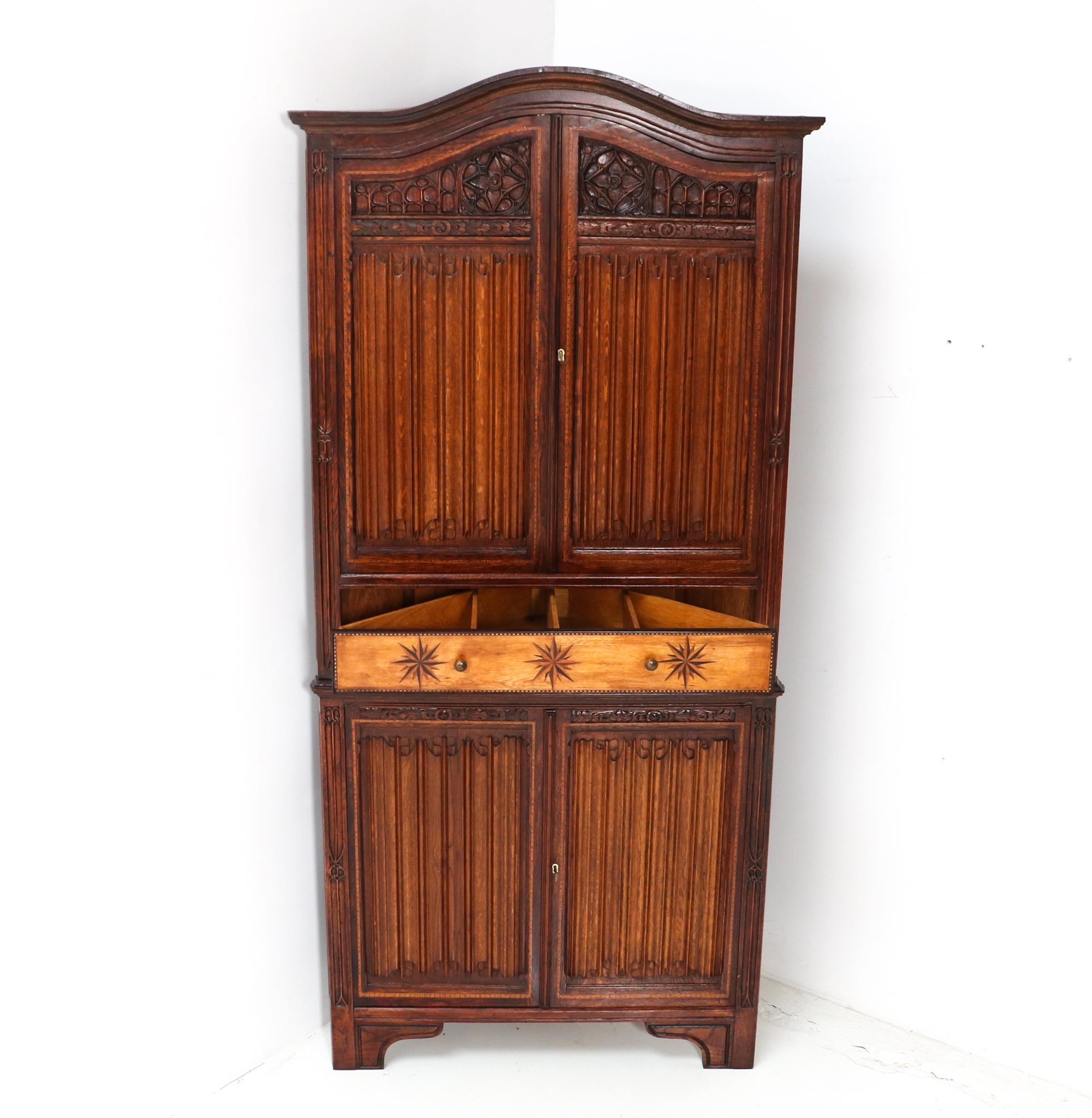 Oak Gothic Revival Corner Cupboard, 1960s In Good Condition For Sale In Amsterdam, NL