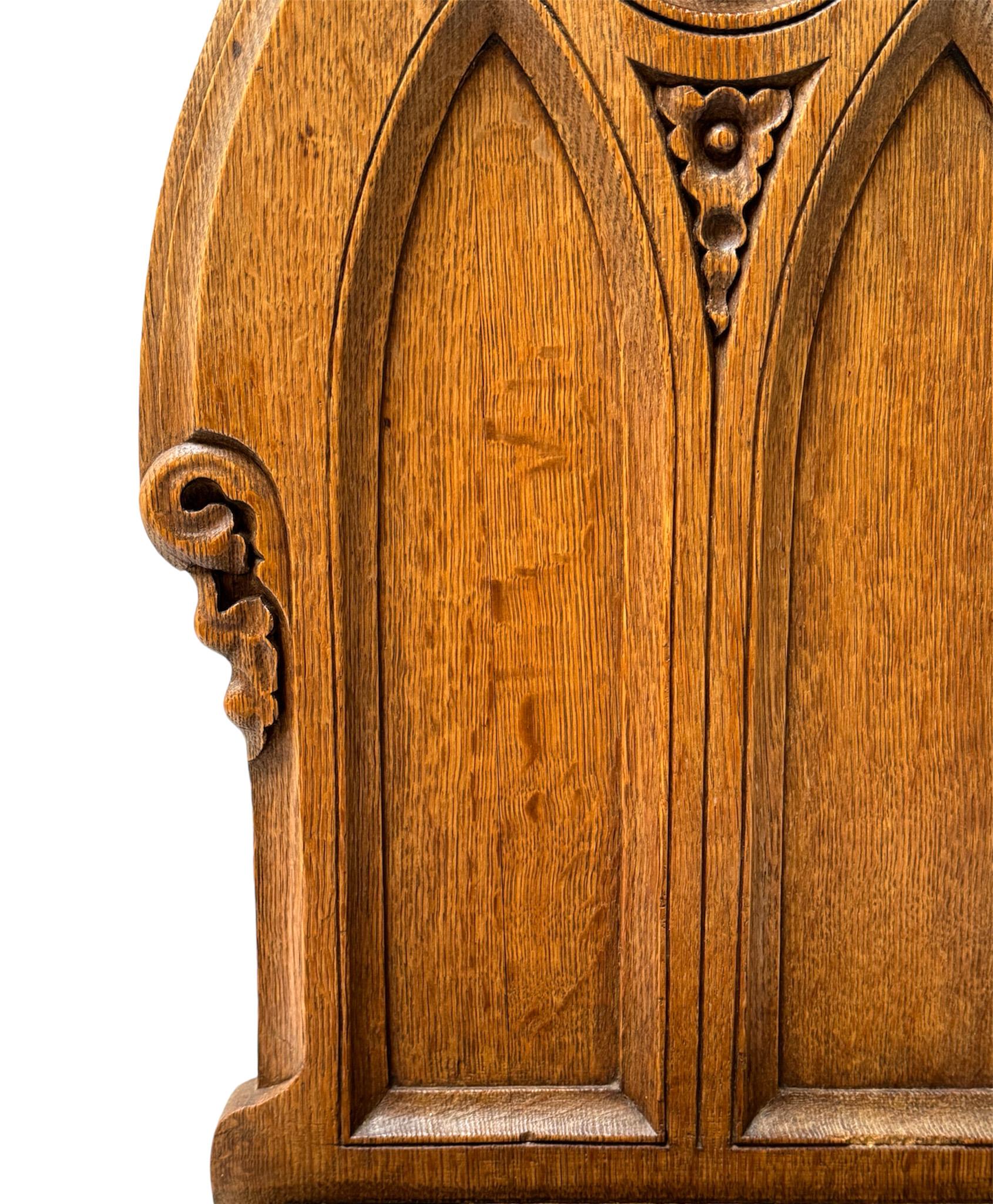 Oak Gothic Revival Hand-Carved Side Chair, 1930s In Good Condition For Sale In Amsterdam, NL