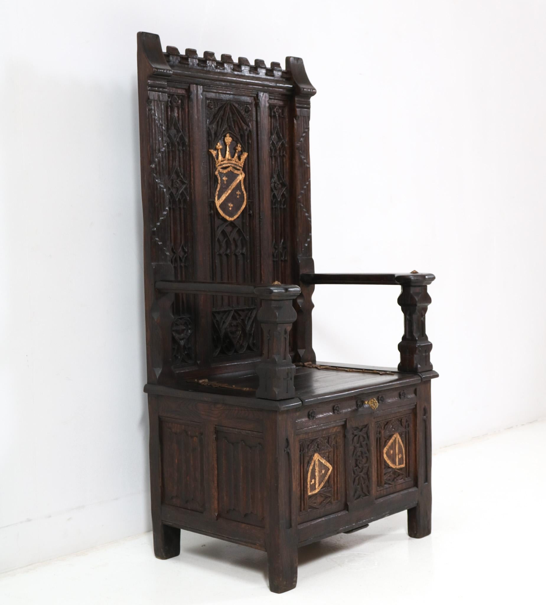 Oak Gothic Revival Hand-Carved Throne Chair, 1900s In Good Condition In Amsterdam, NL
