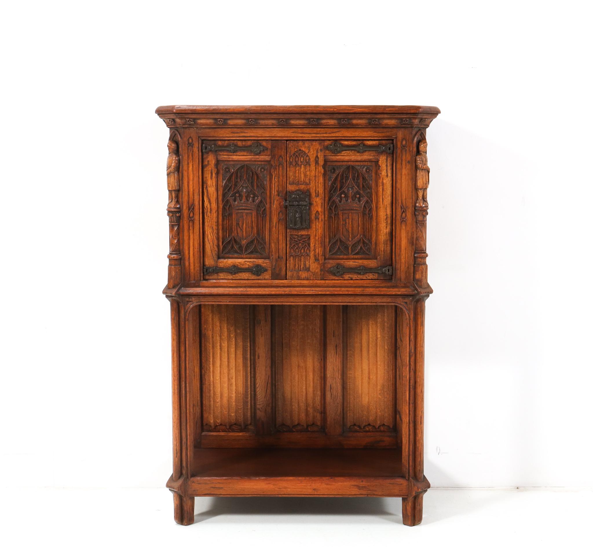 Magnificent and rare Gothic Revival wine bar or sacristy cabinet.
Striking Dutch design from the 1920s.
Solid oak with hand-carved knights and hand-carved panels in the door.
This wonderful Gothic Revival wine bar or sacristy cabinet is in very