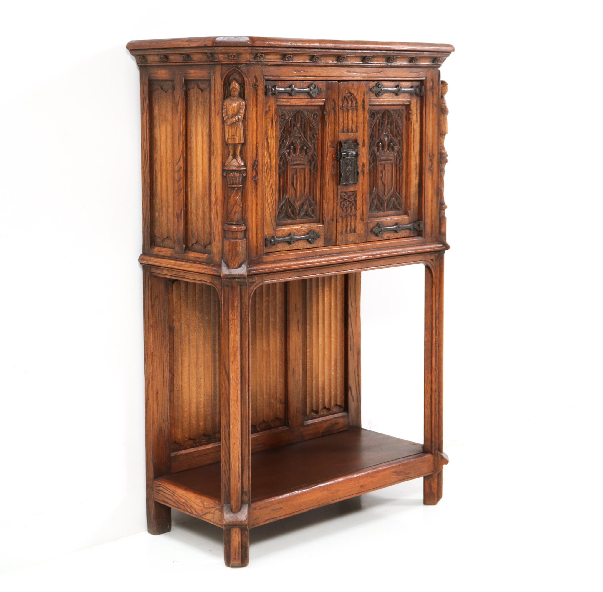 Oak Gothic Revival Wine Bar Sacristy Cabinet, 1920s In Good Condition For Sale In Amsterdam, NL