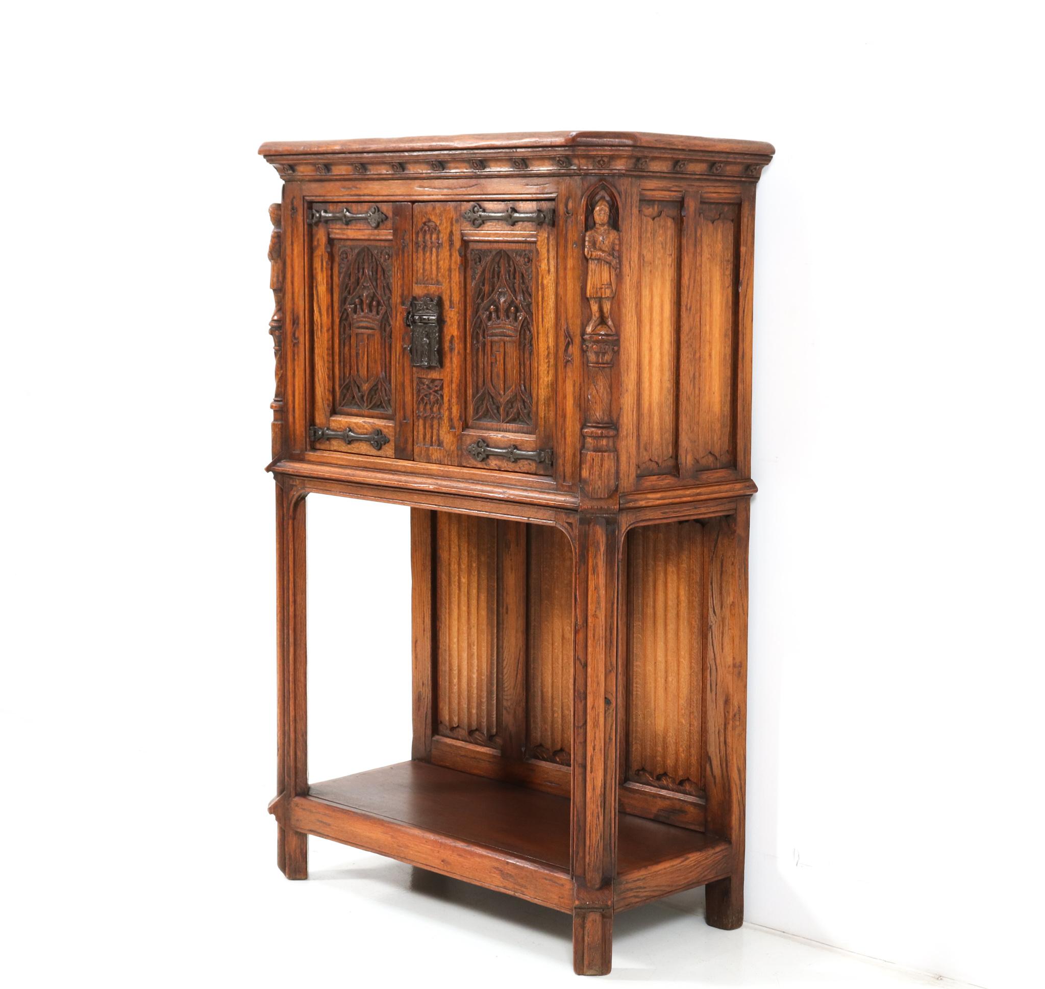 Oak Gothic Revival Wine Bar Sacristy Cabinet, 1920s In Good Condition For Sale In Amsterdam, NL