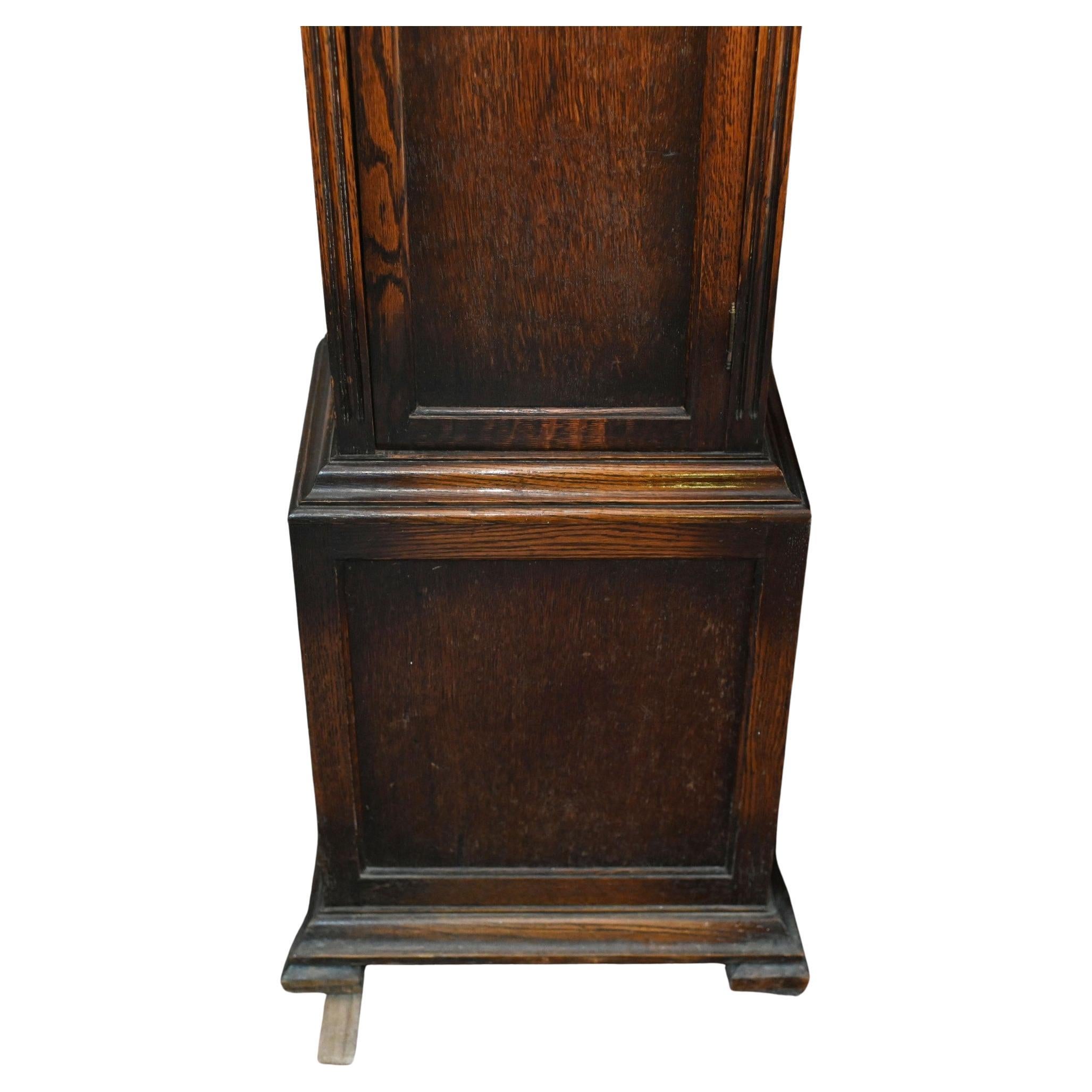 Gorgeous oak grandmother train clock 
Features the inscription 'tempus fugit' on the clock face - time flies
Fully working - made in Enfield England, please see stamp on clock face
Offered in great shape ready for home use right away 
We ship to