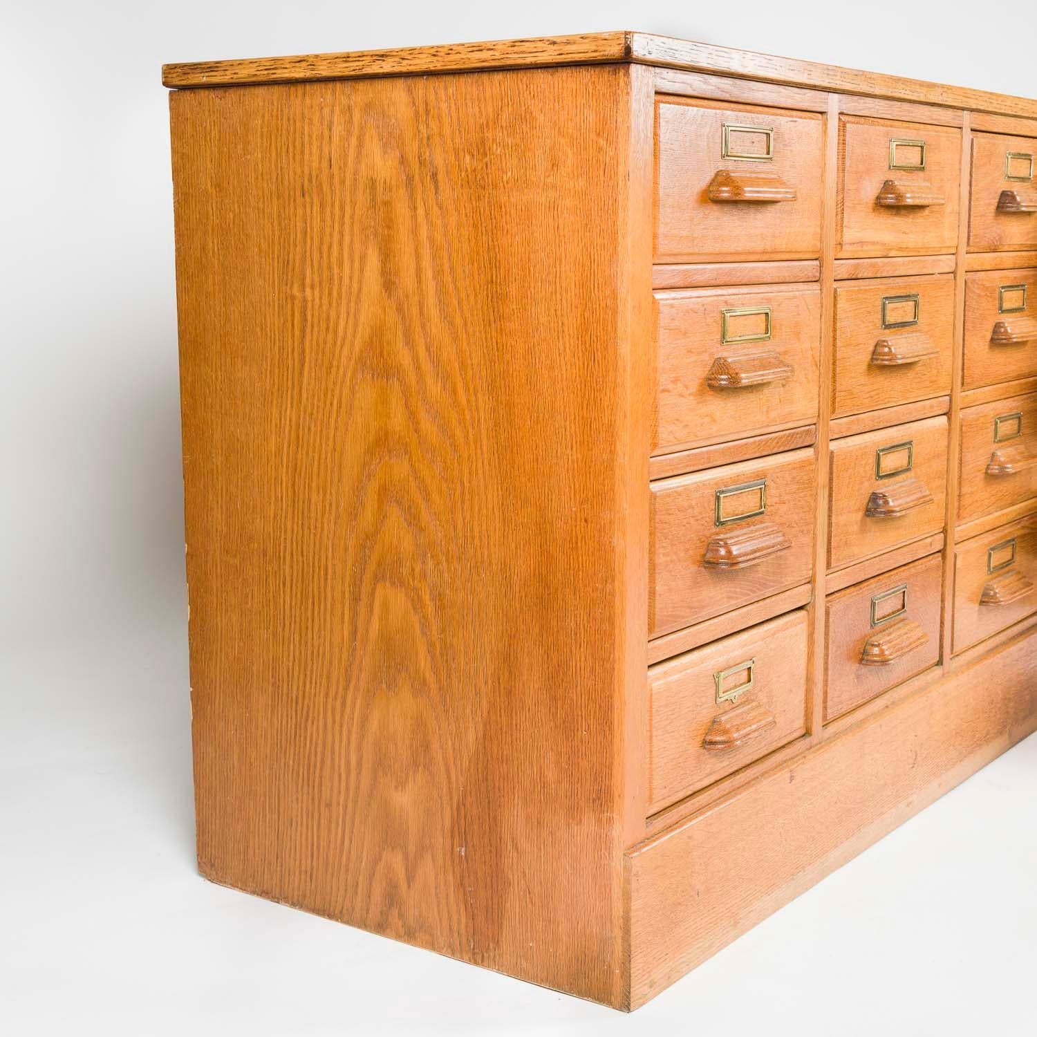 Armadio per merceria in Oak, danese In condizioni buone in vendita a London, GB