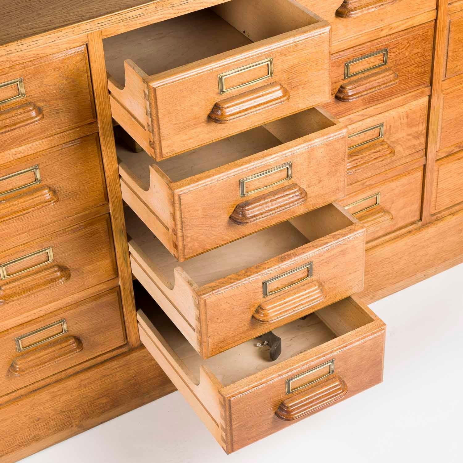 XX secolo Armadio per merceria in Oak, danese in vendita