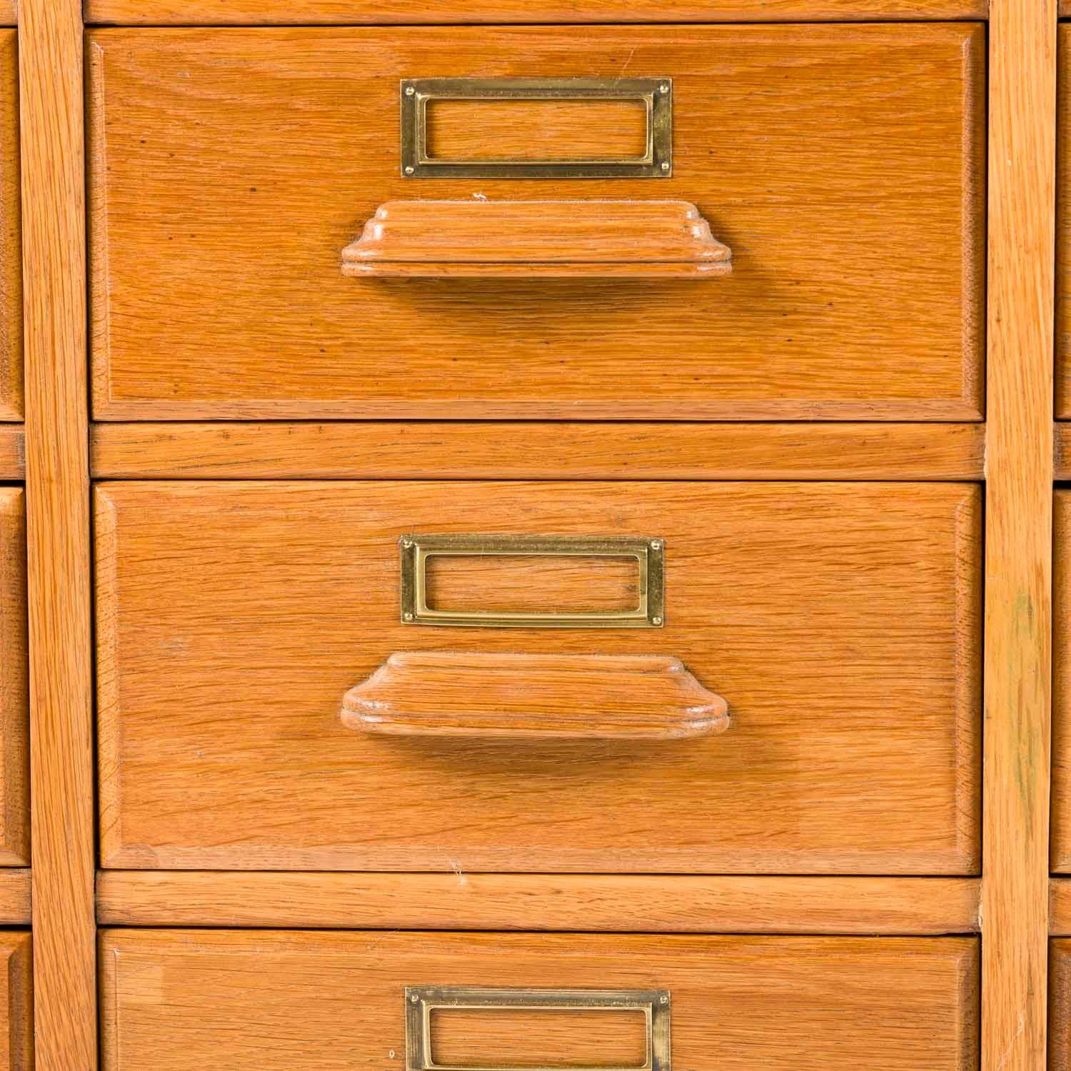 Ottone Armadio per merceria in Oak, danese in vendita
