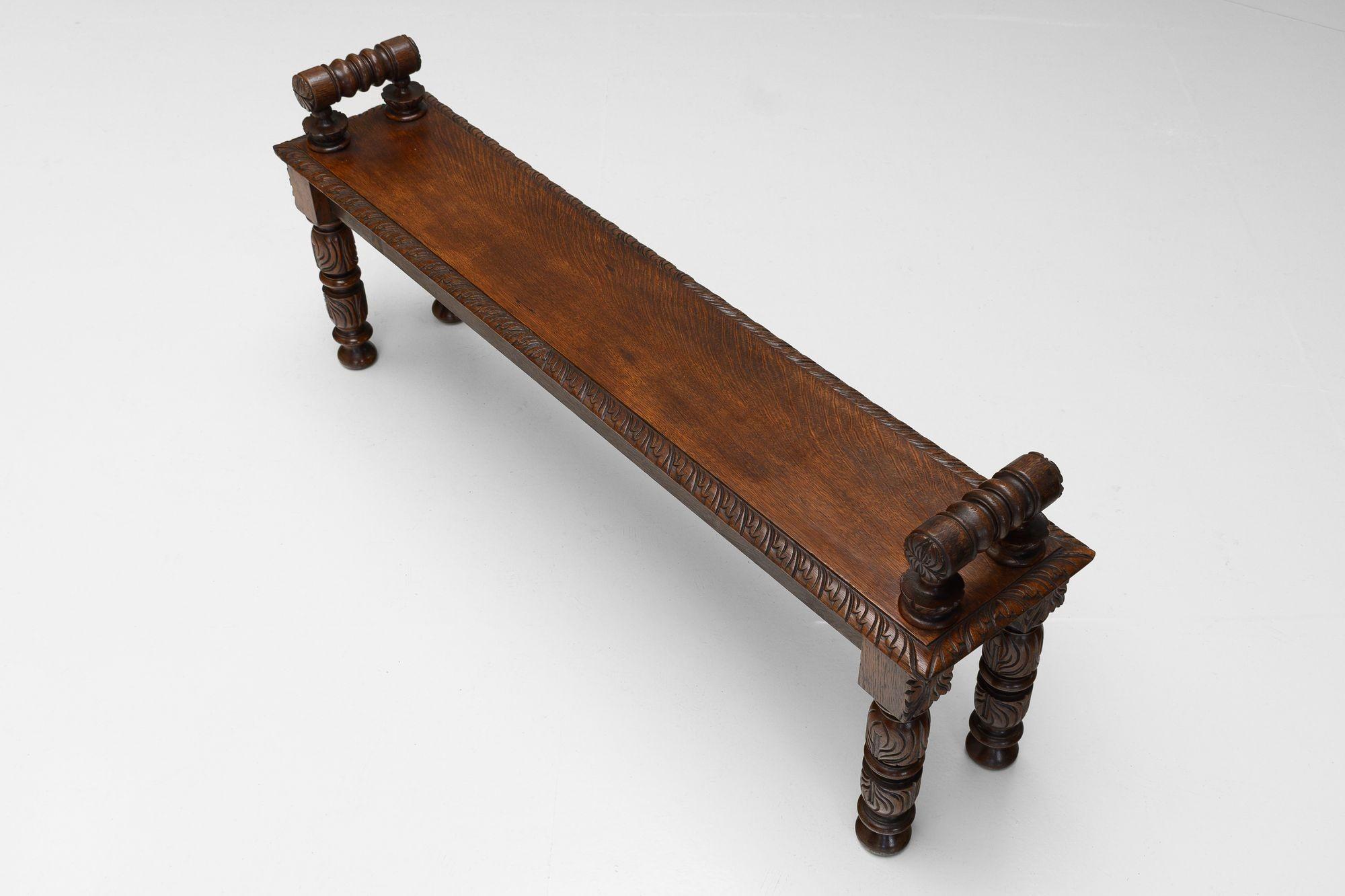 Oak Hall Bench en Bueno estado para la venta en London, England