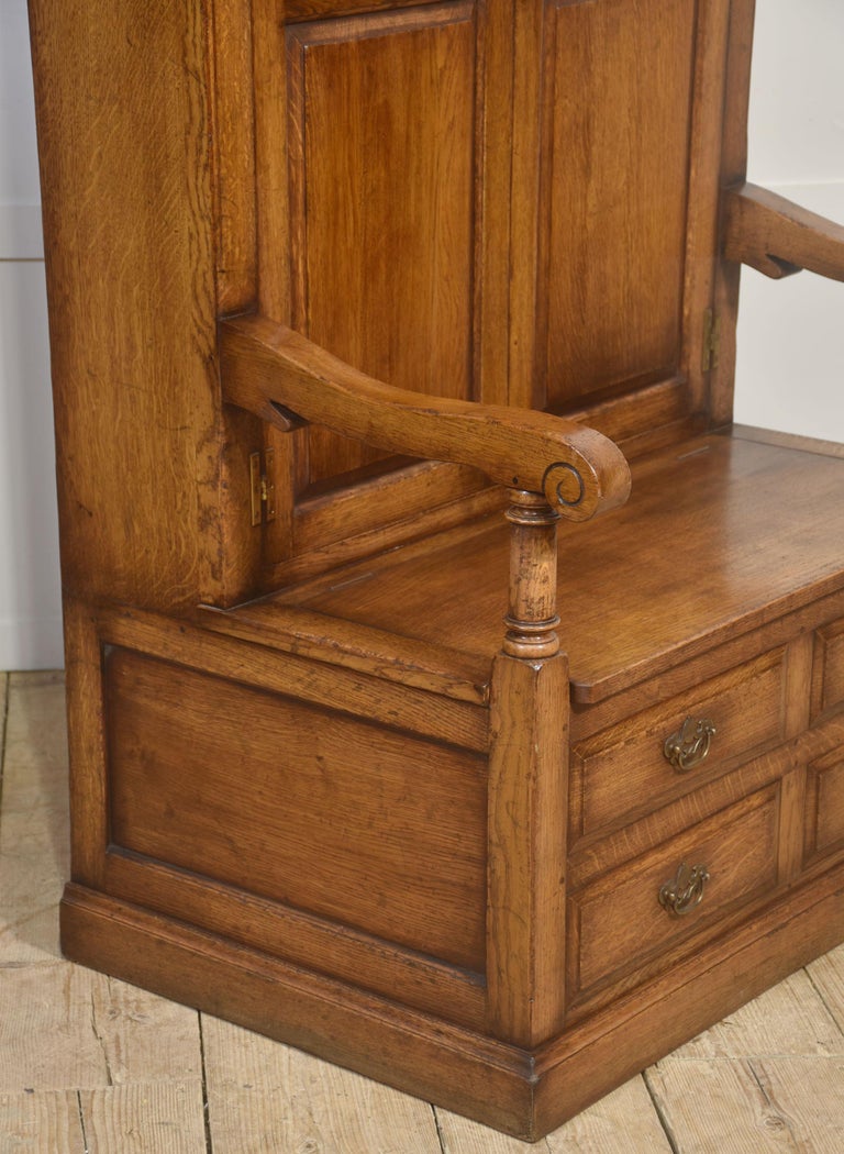 A. Hall Sitzschrank Eiche im Angebot bei 1stDibs Deutschland