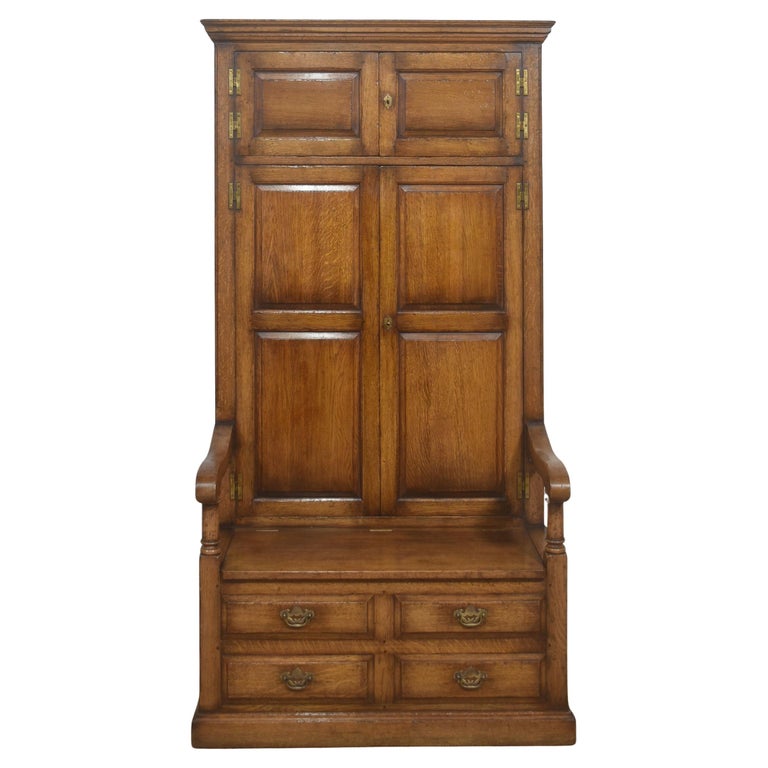 A. Hall Sitzschrank Eiche im Angebot bei 1stDibs Deutschland