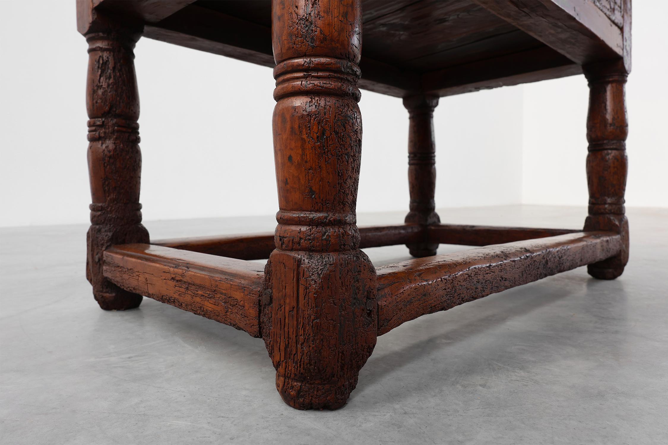 Oak hand-carved side table in wabi wabi style, Spain, 17th Century For Sale 10
