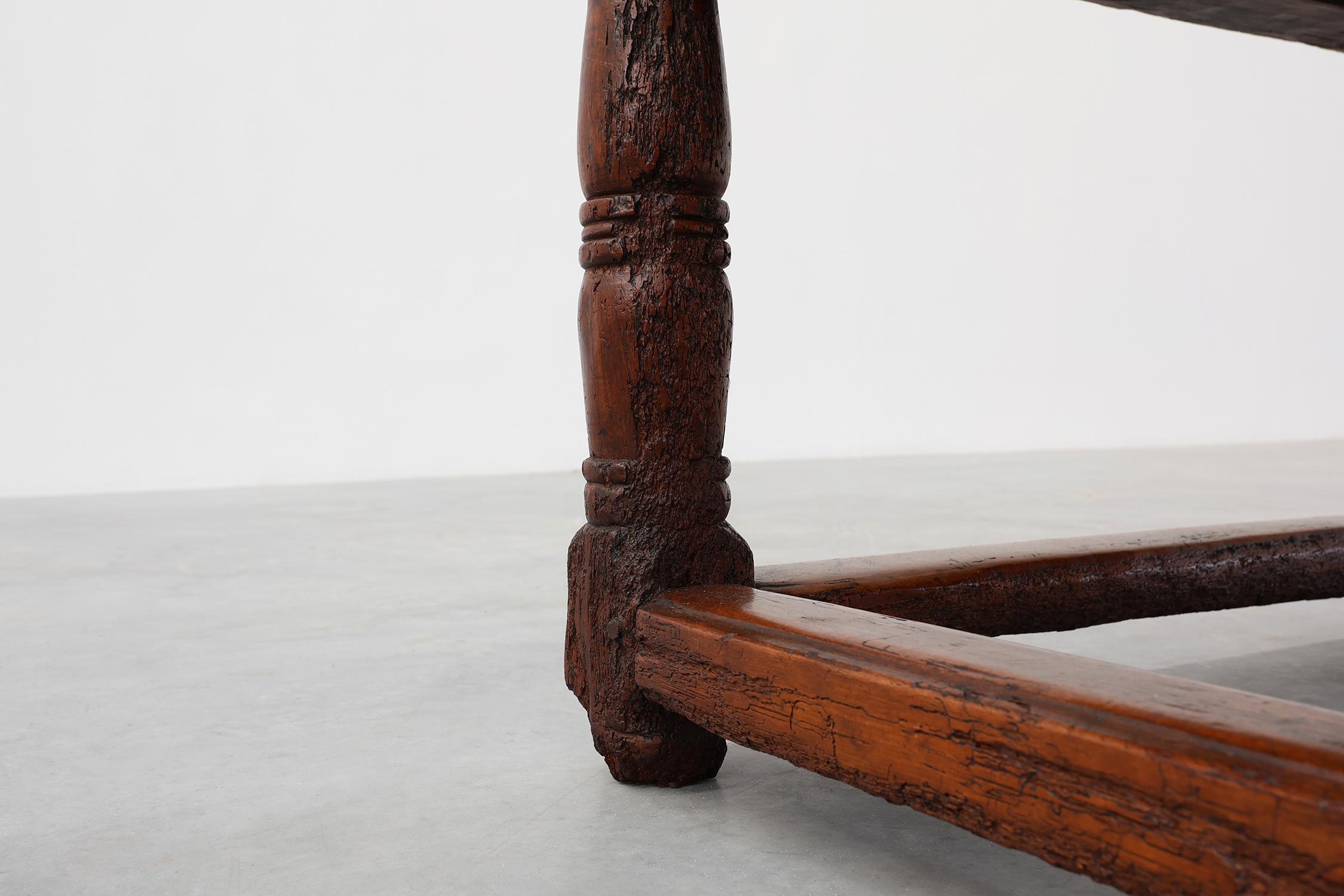 Oak hand-carved side table in wabi wabi style, Spain, 17th Century For Sale 11