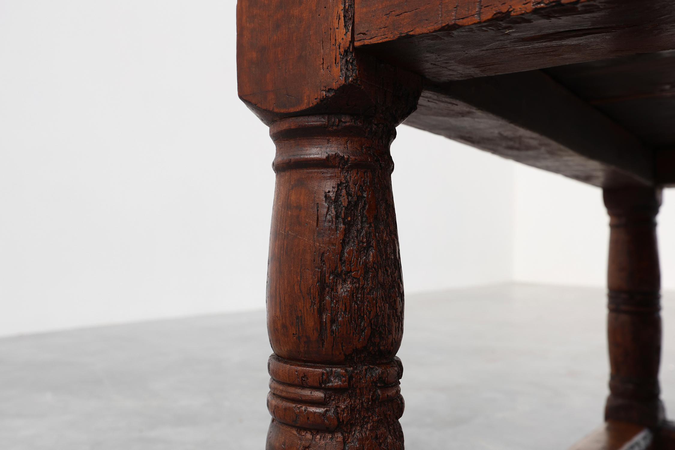 Oak hand-carved side table in wabi wabi style, Spain, 17th Century For Sale 12