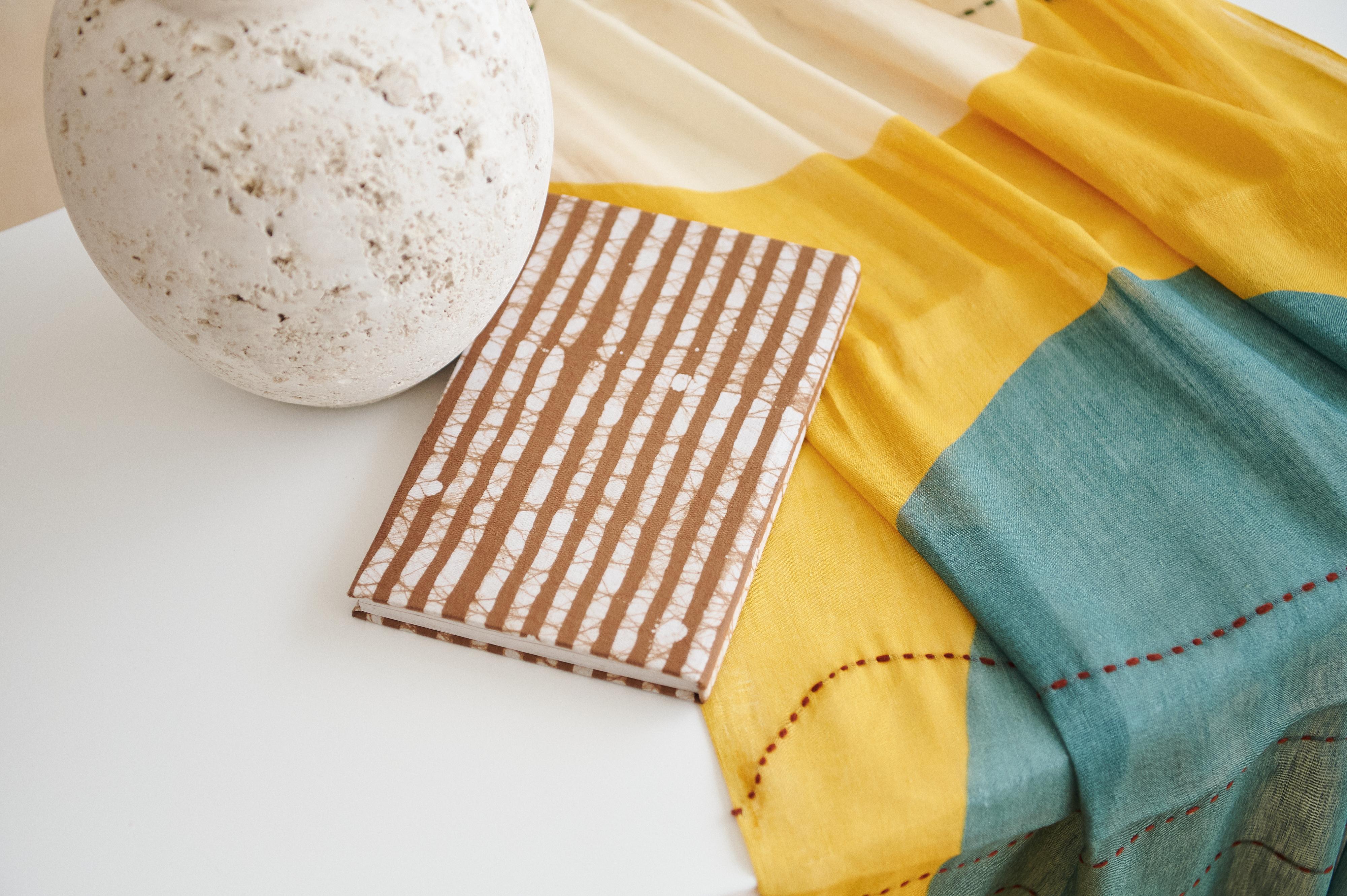 Oak, un journal artisanal fait à la main et sans déchets avec du papier fait à la main en vente 4