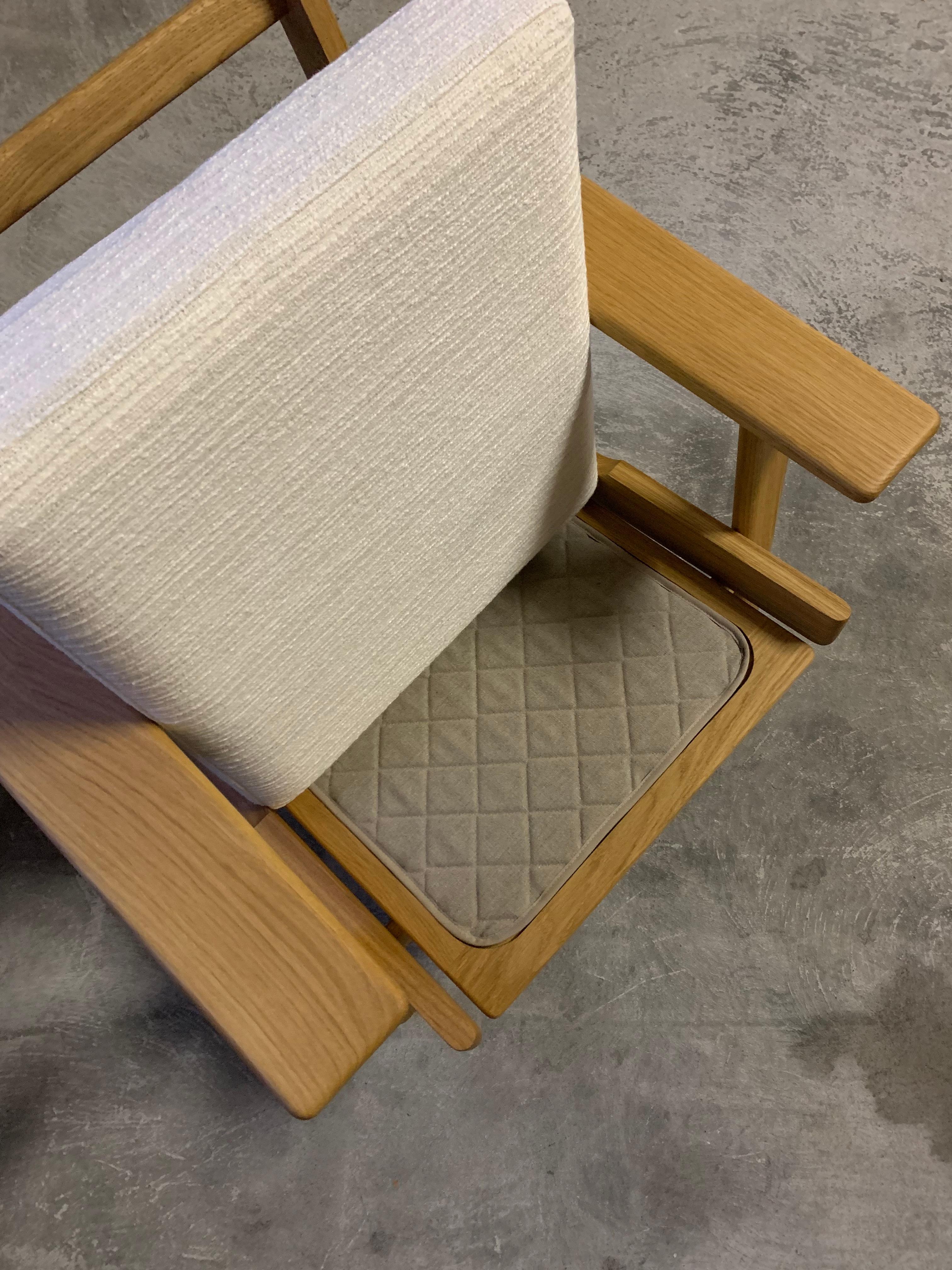 Oak Hans Wegner Lounge Chair GE290, GETAMA, Premium Fabric, Pair Available  2